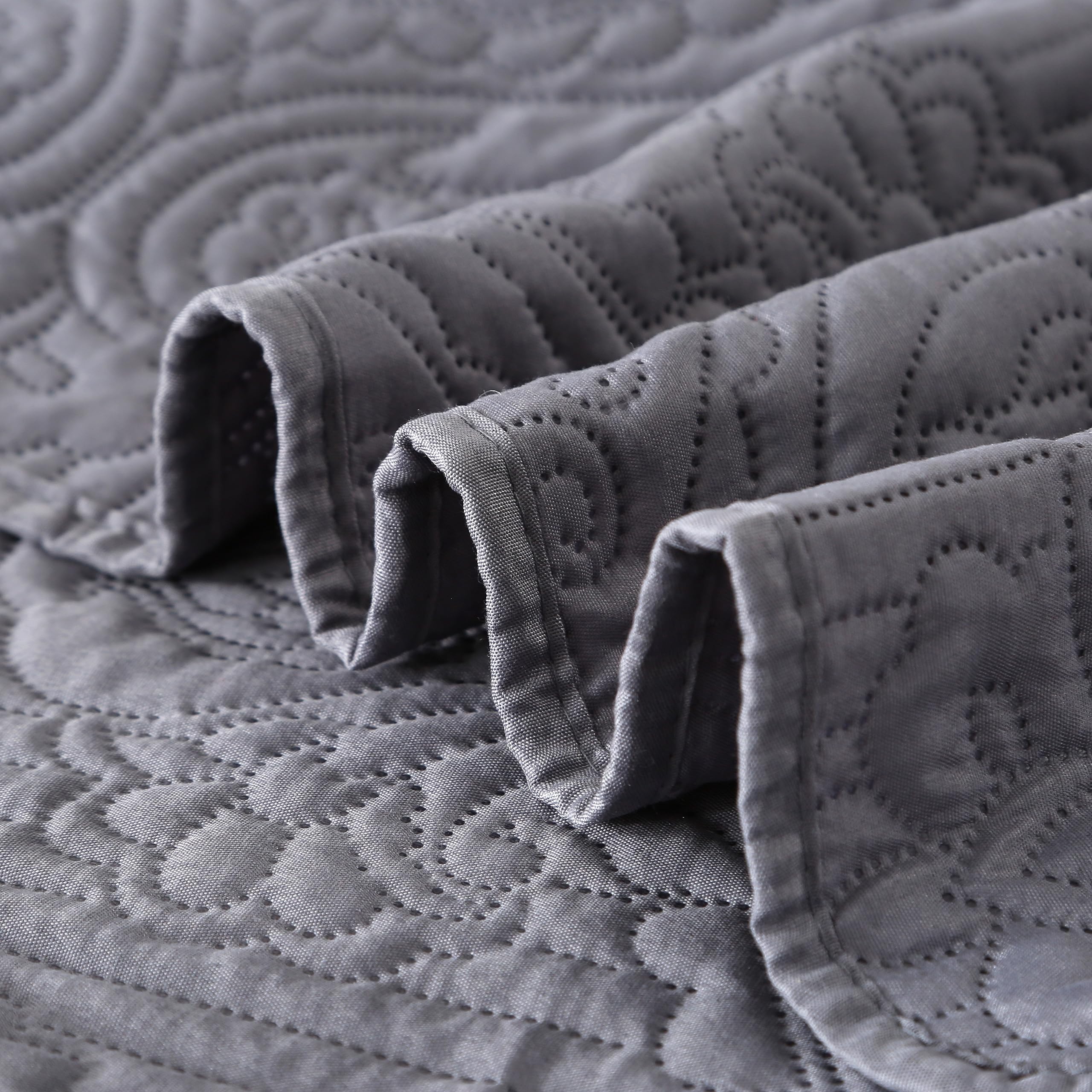 ENJOHOS Summer Quilt Bedspread Queen Size - Lightweight Grey Reversible Microfiber Embossed 3-Piece Bedding Set with Pillow Shams | Breathable Thin Quilted Blanket for Queen Bed | Perfect for Summer Nights, Guest Rooms & Cozy Bedroom Decor