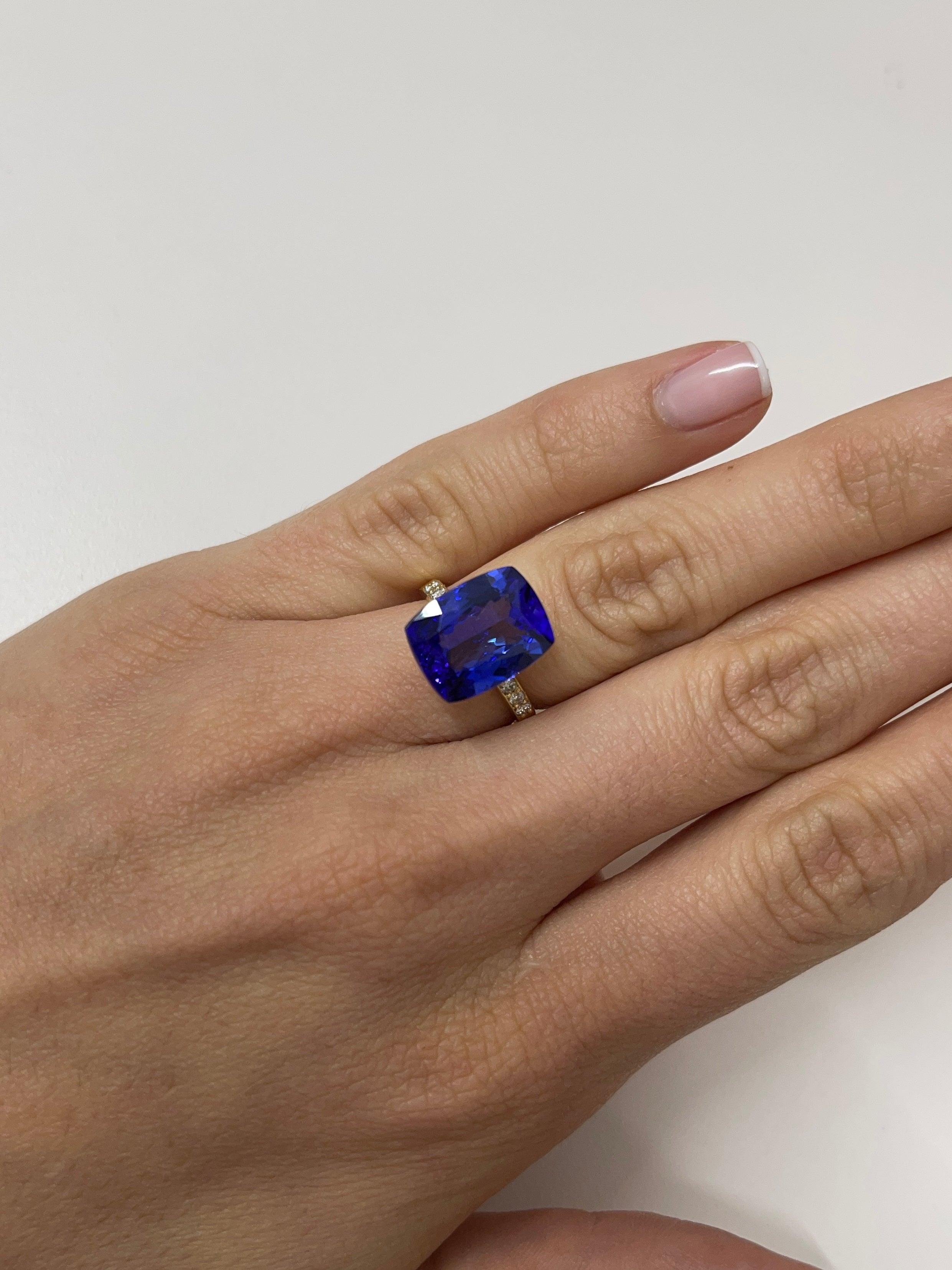 8.56 Carat GIA Certified Natural Violetish Blue Tanzanite Loose Gemstone - 14x11mm Cushion Cut for Jewelry Making, Engagement Rings & Collector's Pieces