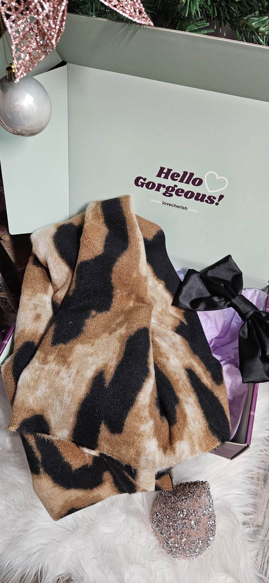 Elegant Carol Gift Box in Leopard Print - Perfect for Christmas Presents, Holiday Gifting & Special Occasions