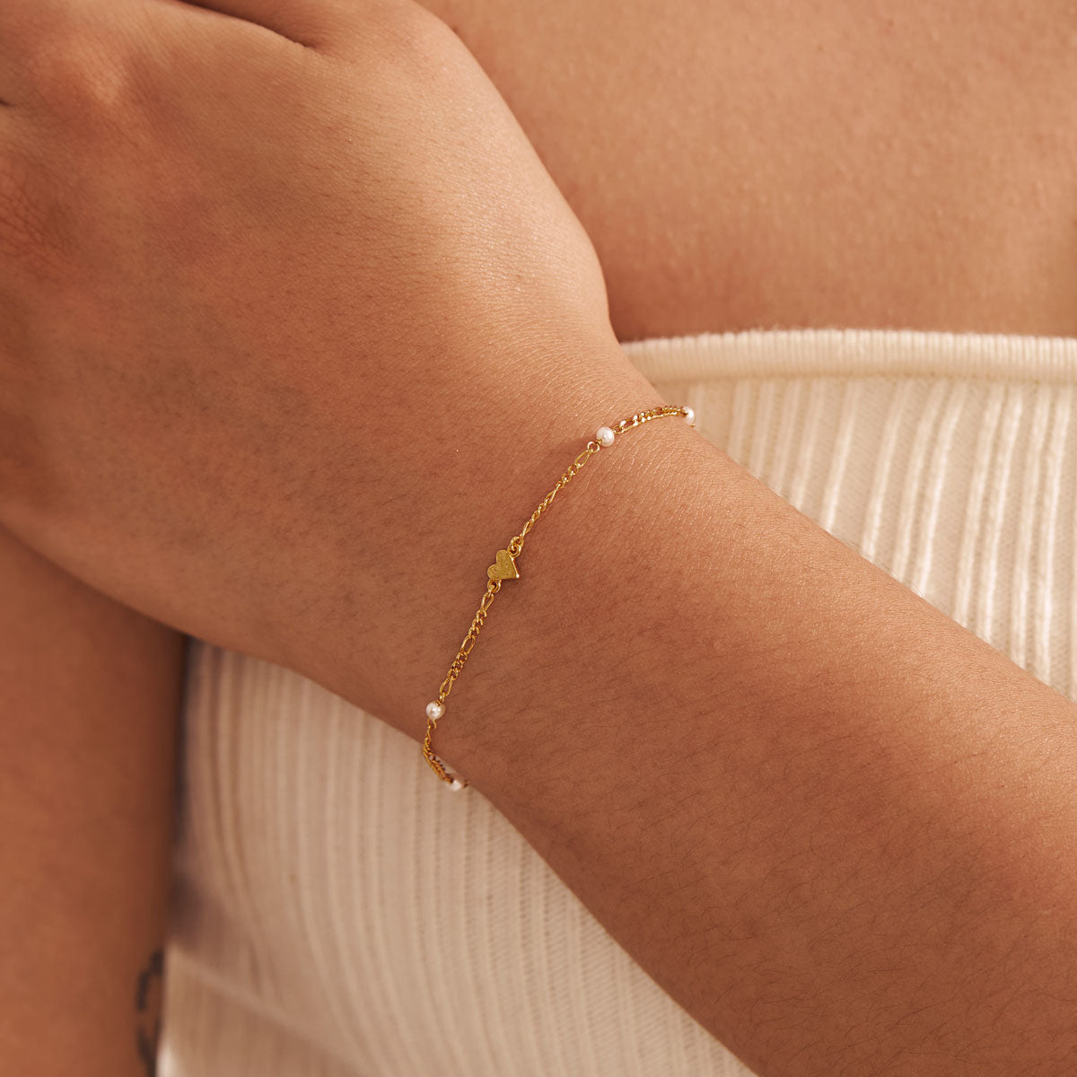 Aphrodite Heart Bracelet Gold - Elegant 14K Gold Plated Love Bracelet for Women, Romantic Gift for Her, Valentine's Day, Anniversary & Special Occasions