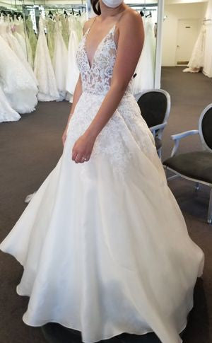 Erin Cole Demi Sample Gown - Elegant Wedding Dress for Brides & Formal Events | Perfect for Bridal Showers, Photos Shoots & Special Occasions