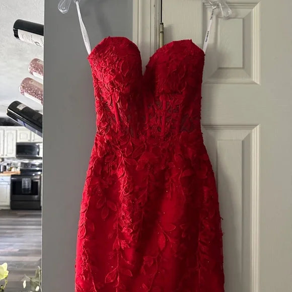 2025 Red Lace Short Homecoming Dress with Appliques & Beading - Bodycon Prom Dress for Women, Perfect for Parties, Dances & Special Occasions