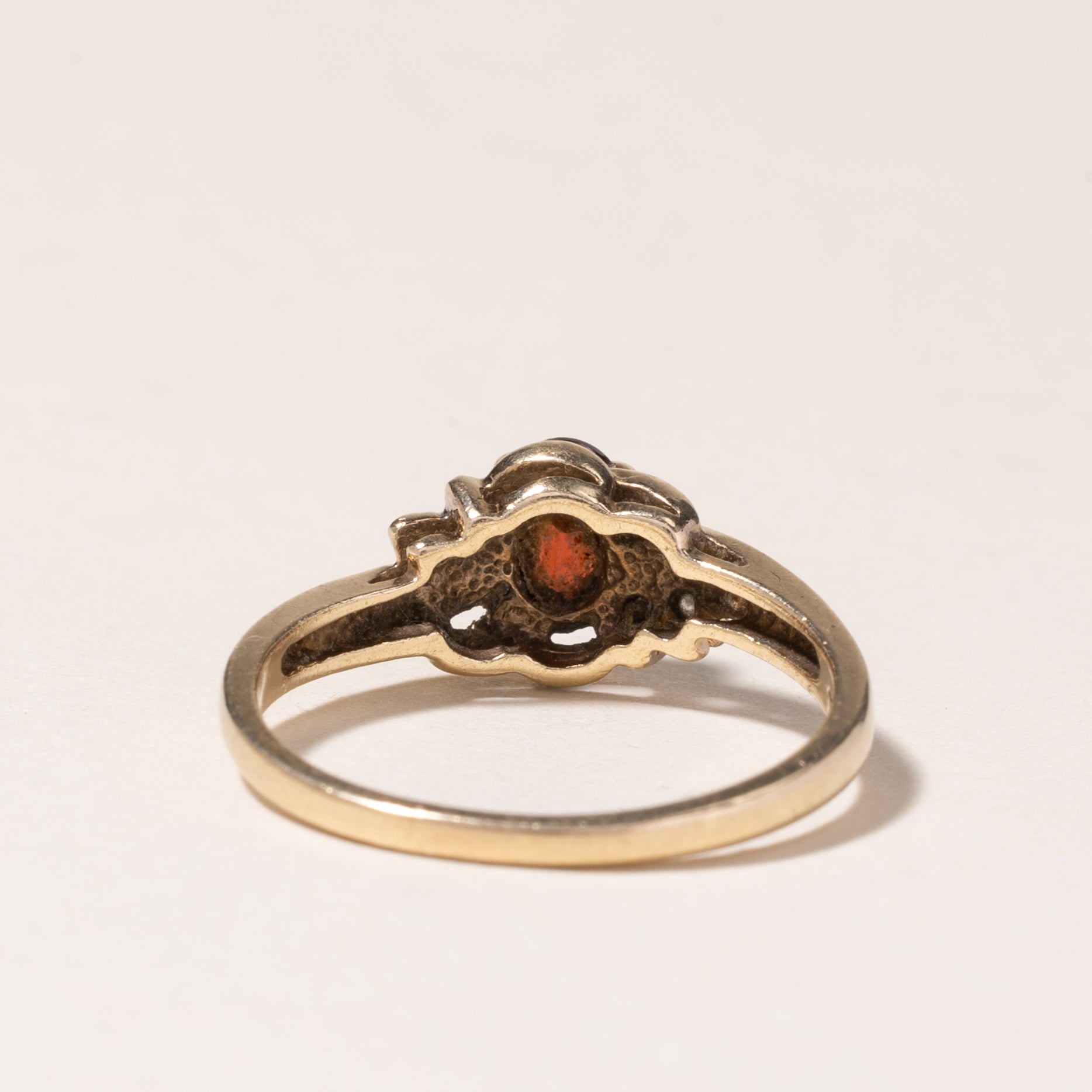 10K Yellow Gold Garnet & Diamond Ring - 0.52ct Garnet & 0.01ctw Diamonds - Size 6 - Elegant Birthstone Jewelry for Women - Perfect for Anniversary, Birthday & Valentine's Day Gifts