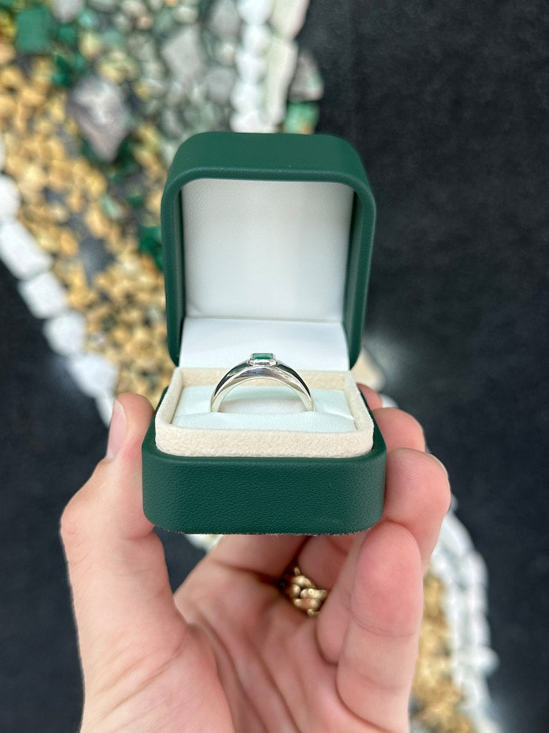 0.85ct Natural Green Emerald Solitaire Ring for Men & Women - Sterling Silver Bezel Set Vertical Unisex Ring - Perfect for Engagement, Wedding, Anniversary & Everyday Wear