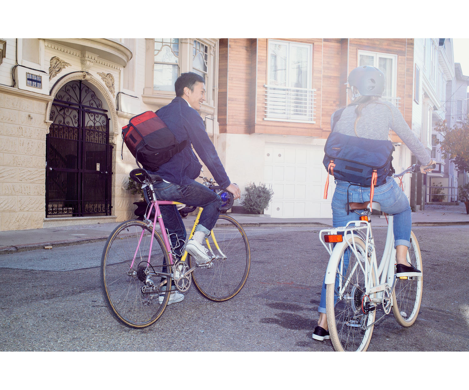 Timbuk2 Classic Messenger Bag - Durable Waterproof Laptop Bag for Men & Women - Perfect for Commuting, Work, School & Travel