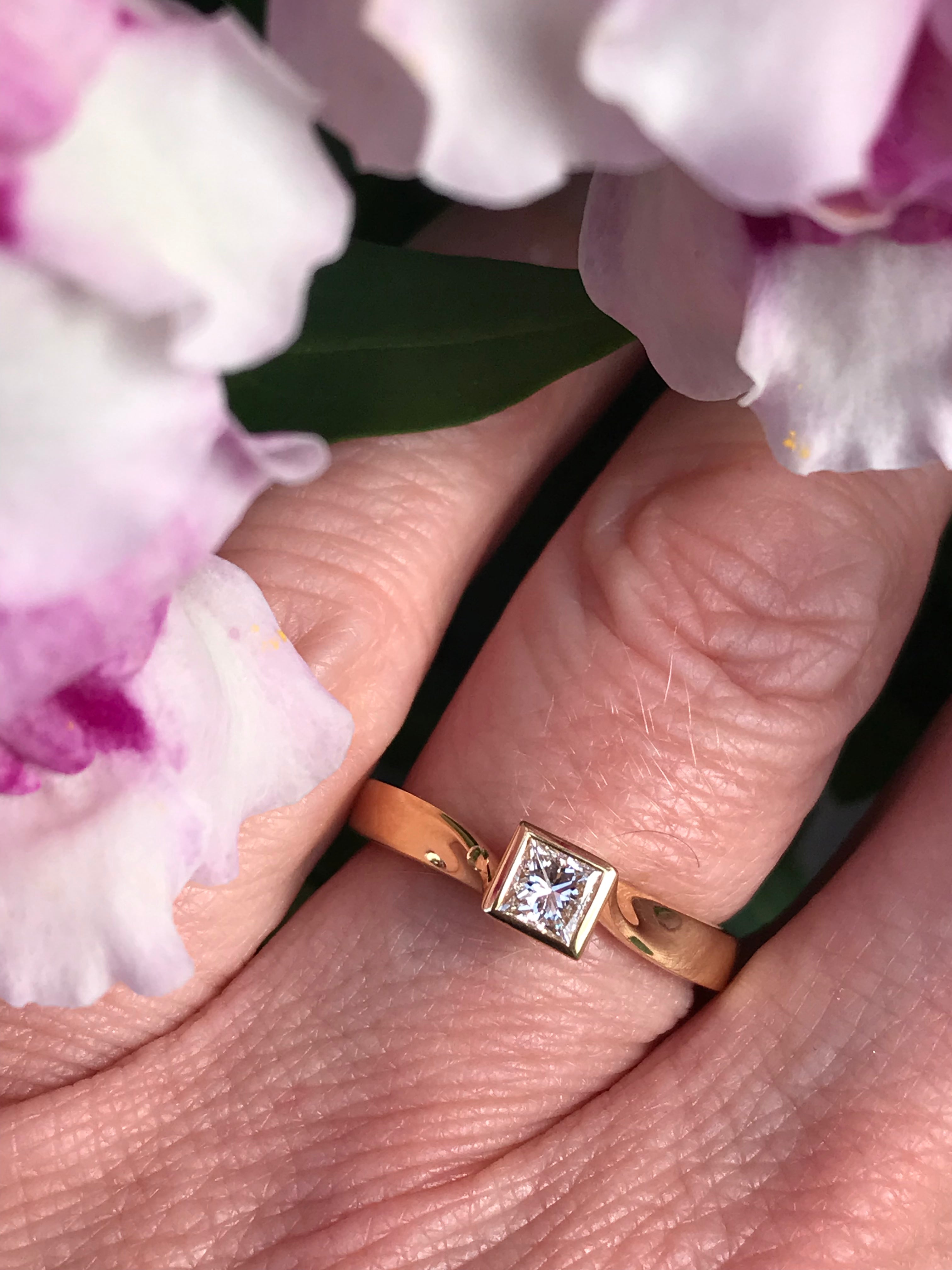 18ct Gold Princess Cut 0.25ct Natural Diamond Ring GVS1 - Elegant Engagement & Wedding Jewelry for Women