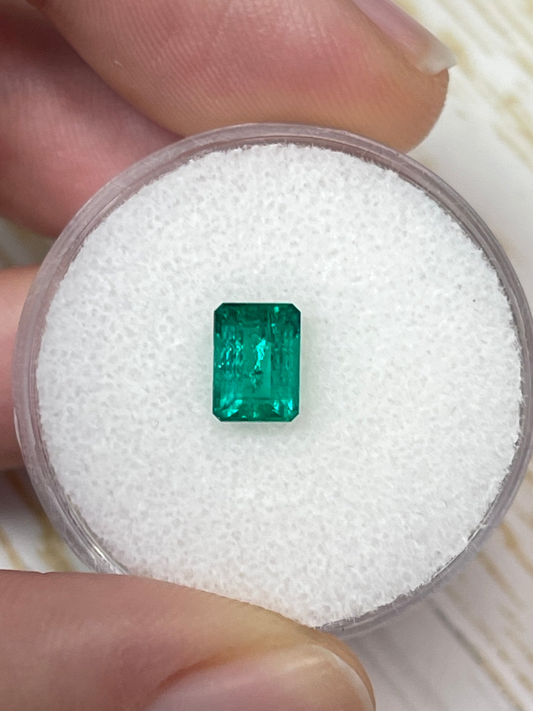 0.80 Carat 6.5x5mm Colombian Emerald Loose Gemstone - Emerald Cut for Jewelry Making, Engagement Rings & Fine Jewelry Designs