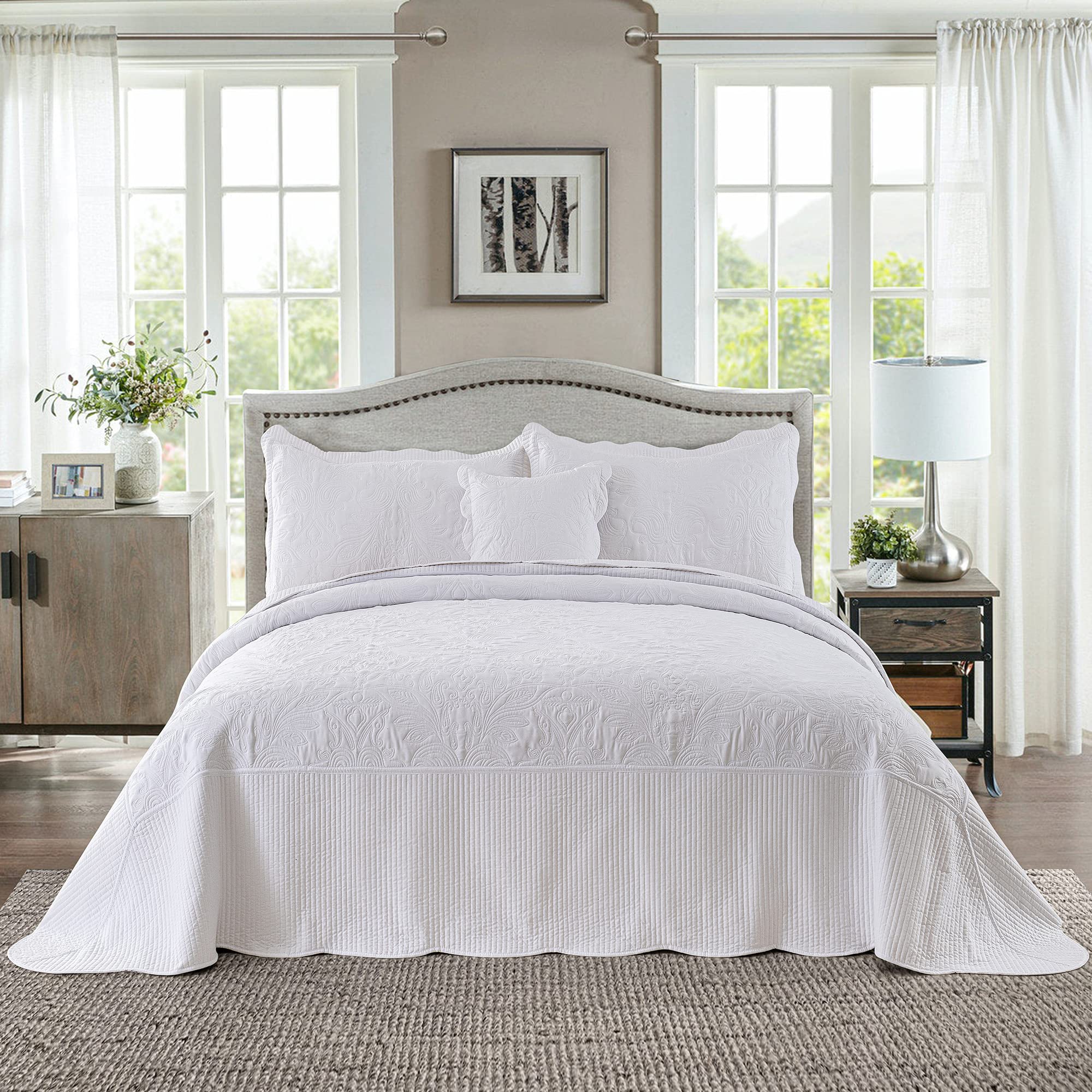 HoneiLife California King Quilt Set - 4-Piece Oversized 120x120 Inch Rustic Reversible Lightweight Bedspread Coverlet for All Seasons | White | Perfect for Master Bedroom, Guest Room & Cozy Farmhouse Decor