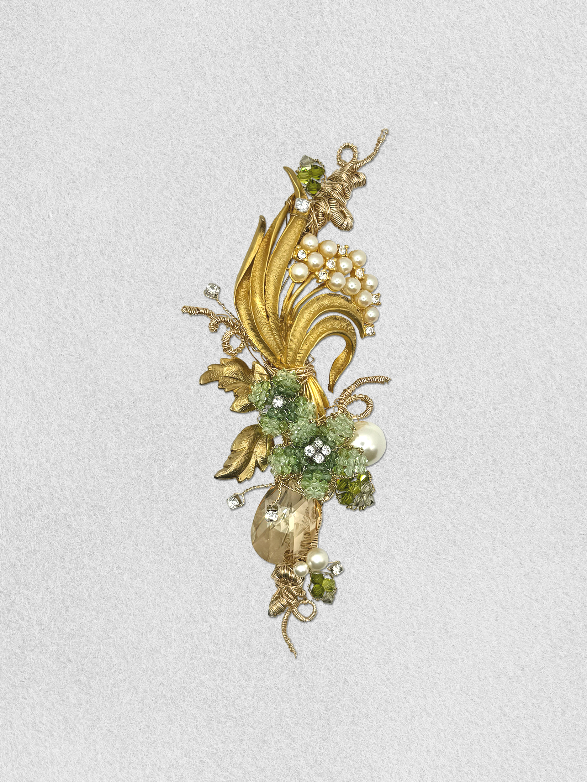 Men's Gold Foliage Lapel Pin - Elegant Whimsical Brooch for Suits, Blazers & Formal Occasions | Perfect Gift for Weddings, Prom & Business Events