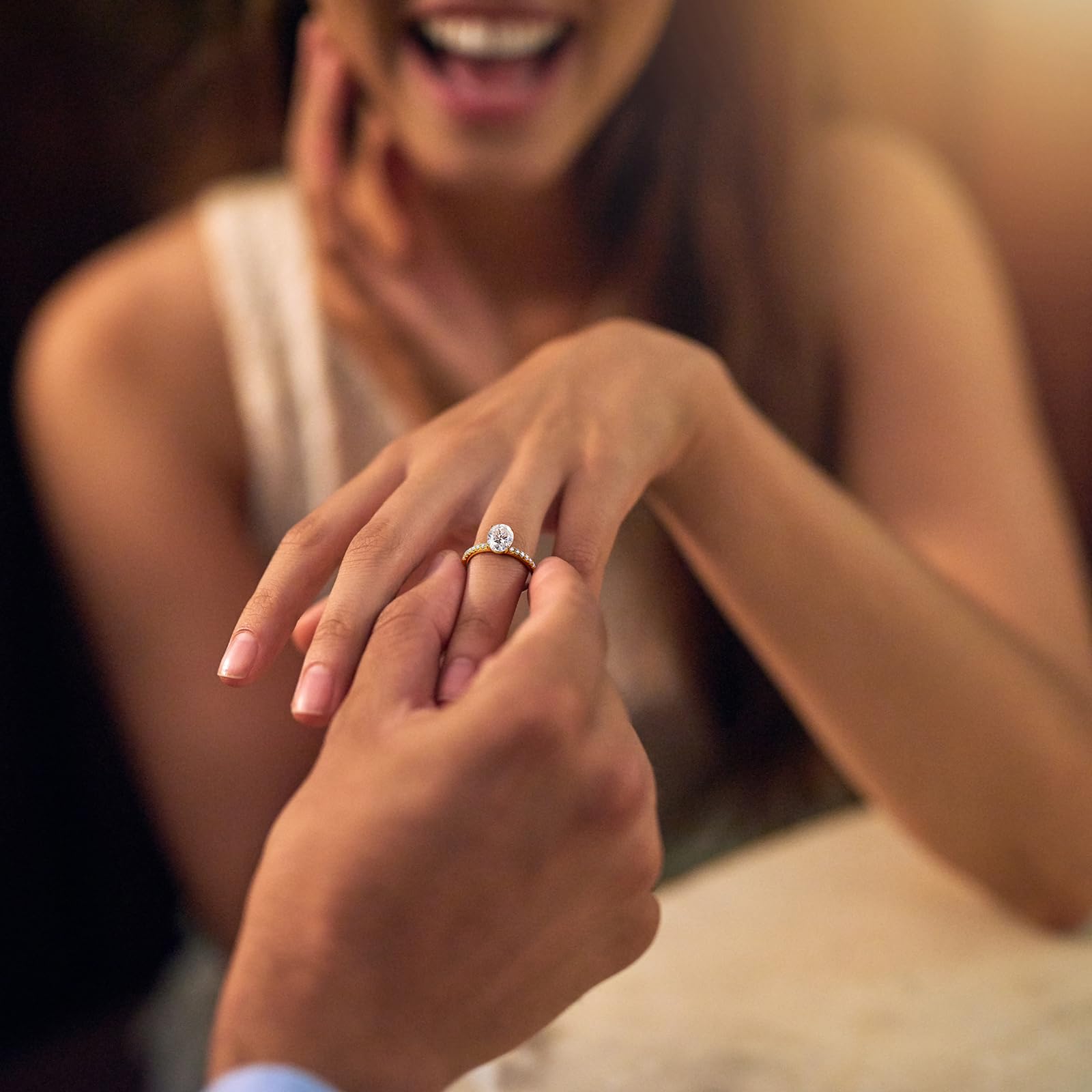 1.5-2 Carat Oval Moissanite Engagement Ring for Women - 18K Gold Plated Halo Ring with S925 Sterling Silver - VVS1 D Color Lab-Created Diamond Alternative - Wedding Band, Anniversary & Valentine's Day Gift for Her - Perfect for Proposals, Bridal Jewelry and Special Occasions