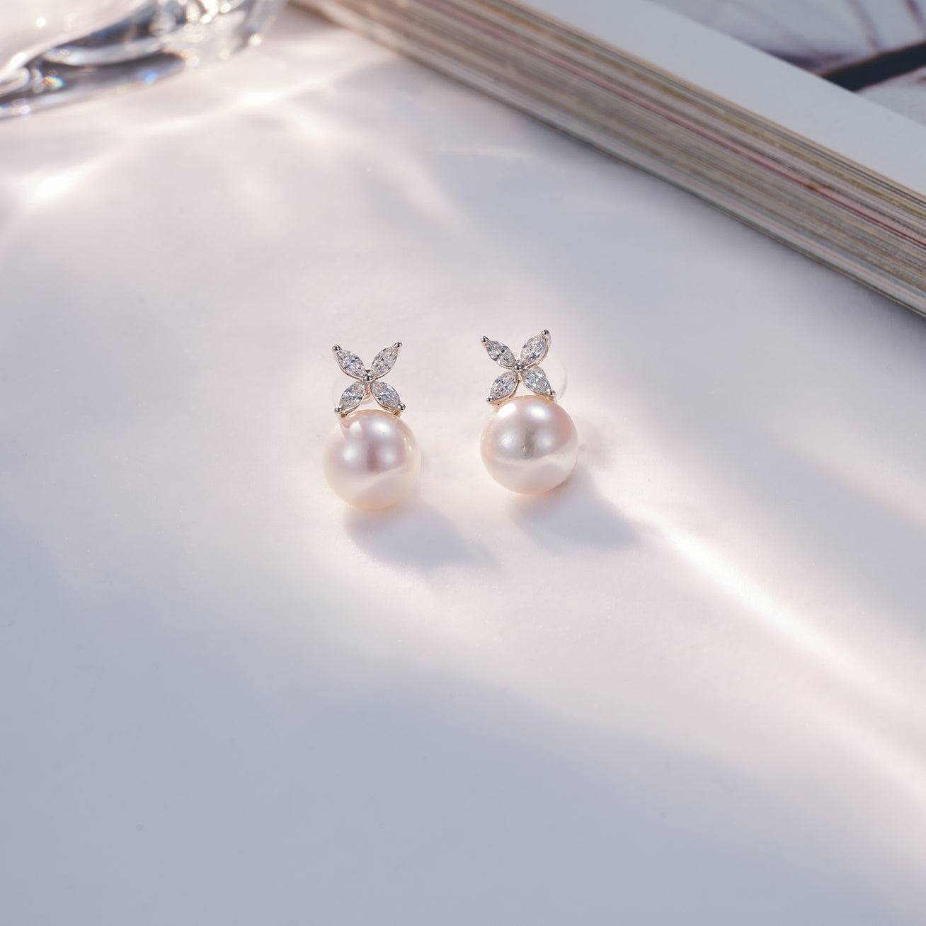 18K Gold Diamond Akoya Pearl Stud Earrings for Women - Luxury Gift for Wedding, Anniversary & Special Occasions | EVERLEAF Jewelry