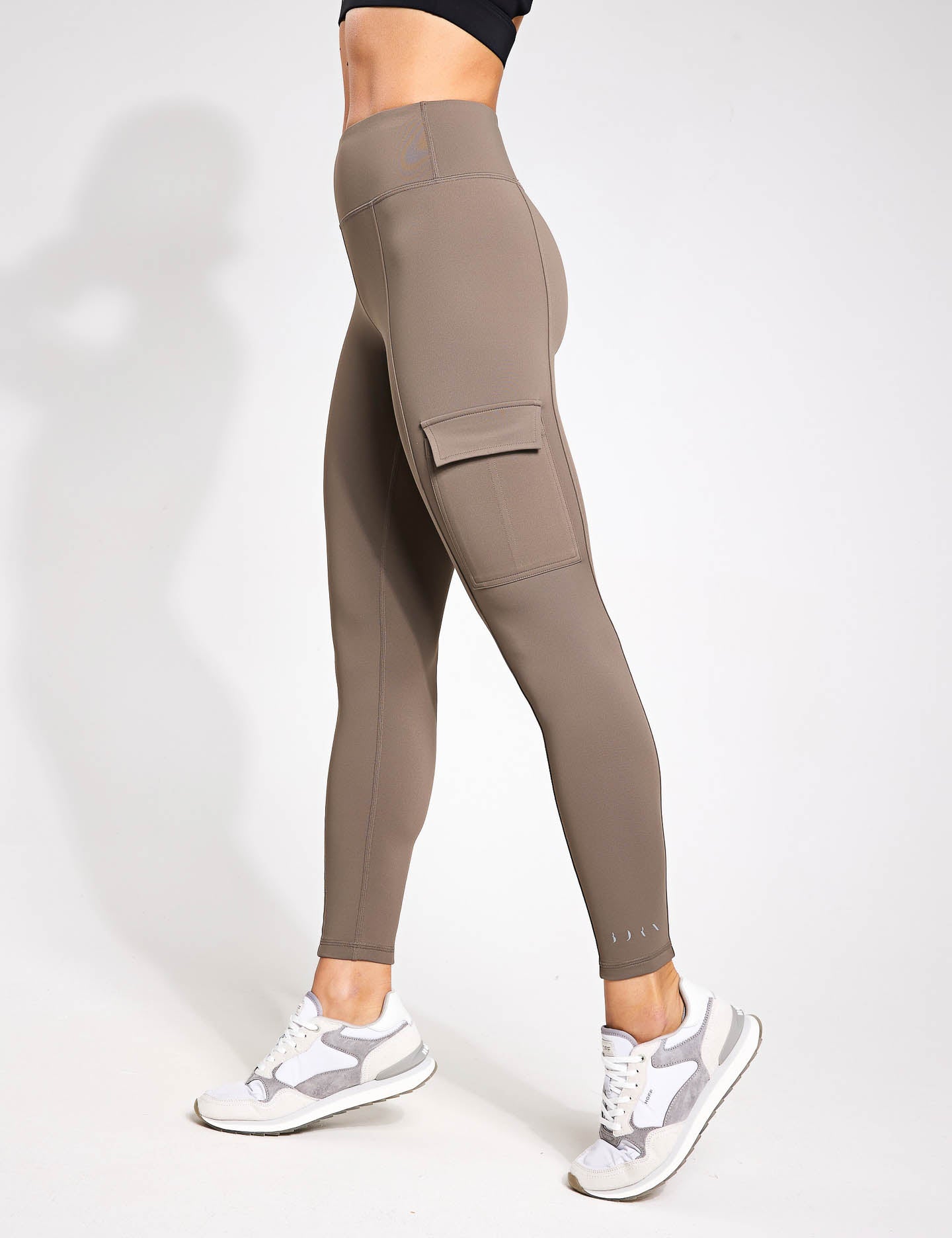 High Waist Cargo Leggings for Women - Stretchy Workout Pants with Pockets - Comfortable Yoga & Running Tights - Walnut Brown - Perfect for Gym, Hiking & Travel