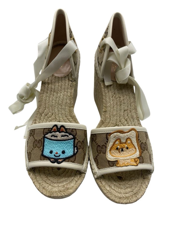 Gucci Women's Tan Espadrille Shoes Size 39 (US 9) with Embroidered Patch - Perfect for Summer Outfits & Beach Vacations