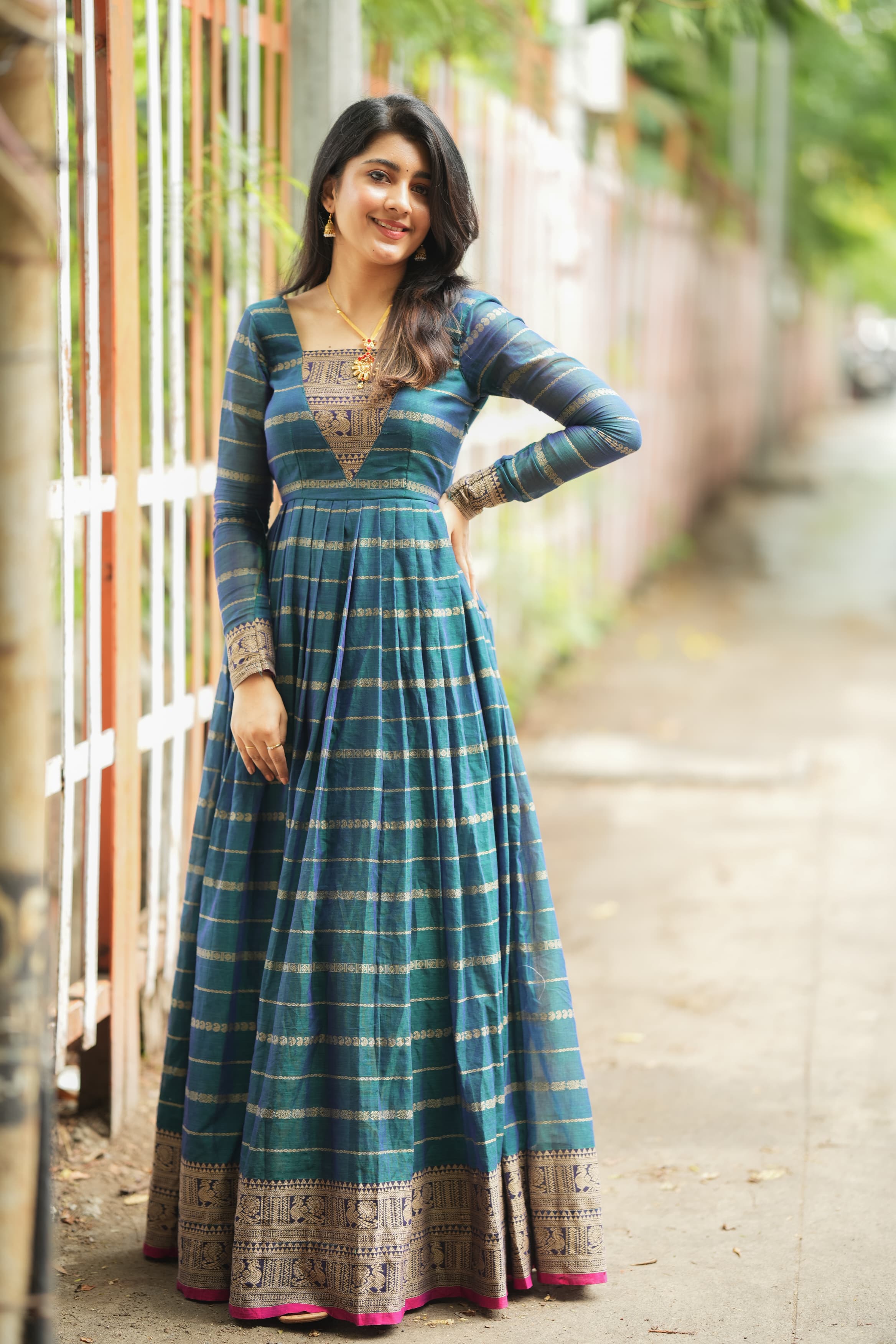 DD581 Aadhini Pure Handloom Cotton Saree - Soft Breathable Traditional Indian Wear for Women - Perfect for Weddings, Festivals & Special Occasions