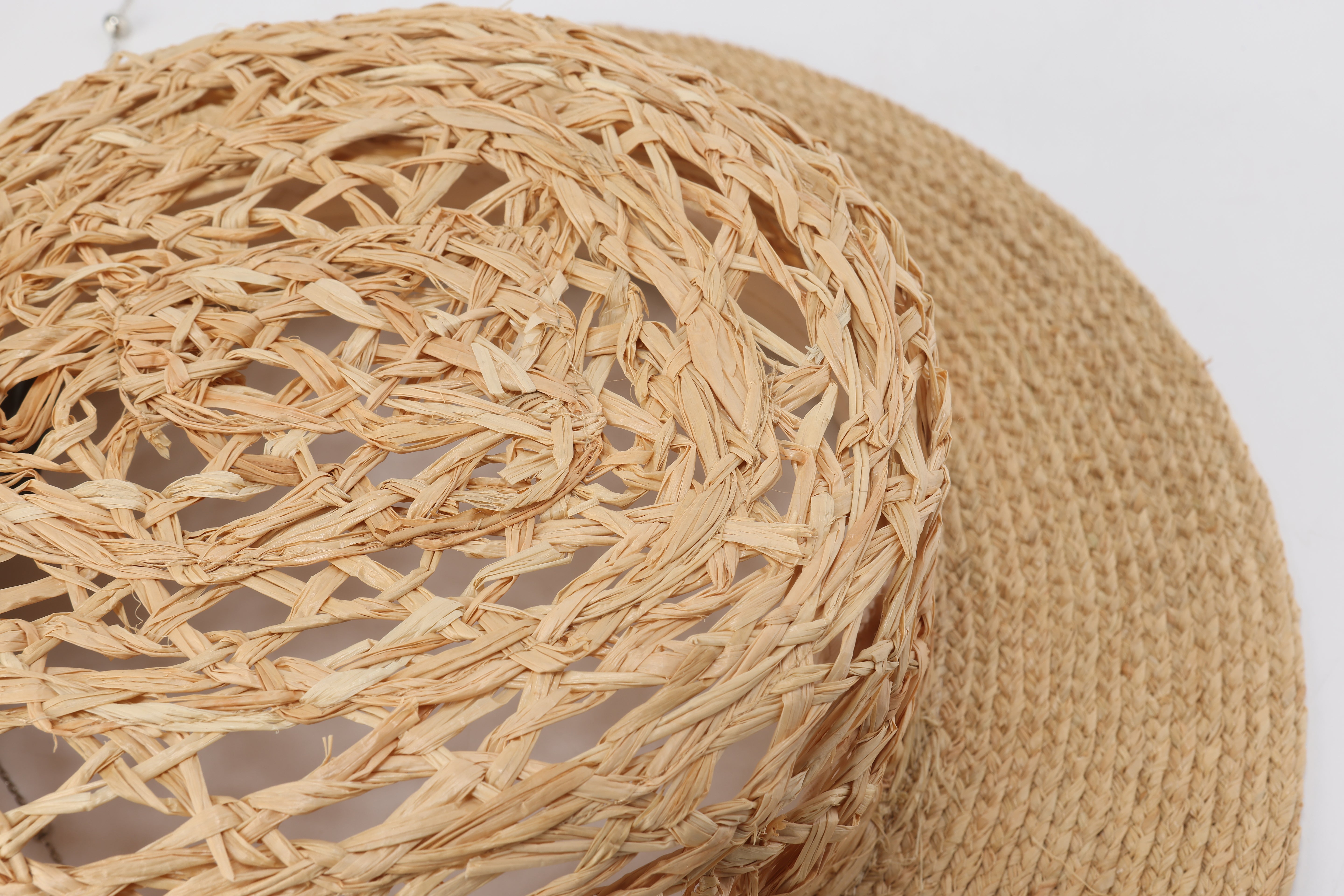 Stylish Raffia Straw Hat with Adjustable Hat Chain - Perfect for Beach, Summer Outfits & Outdoor Activities