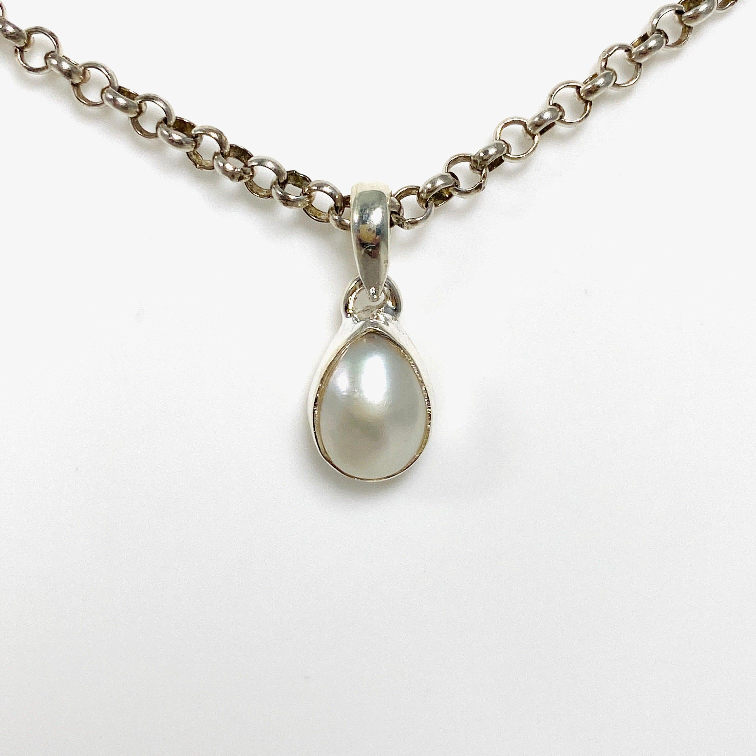 Elegant Petite Teardrop Faceted Pendant Necklace G2126T - Perfect for Daily Wear, Date Nights & Special Occasions