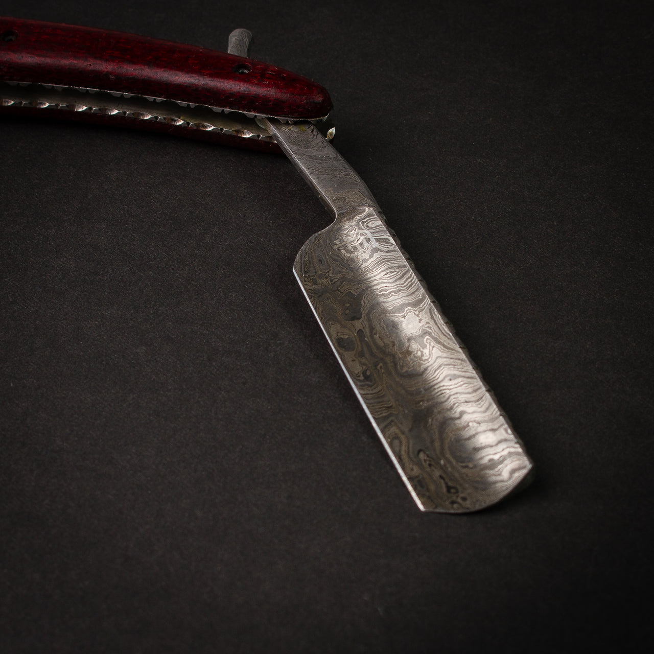 Premium Handmade Damascus Steel Straight Razor - Throat Cutter with Mahogany Handle - Perfect for Barber Shaving, Grooming & Classic Wet Shaving Rituals