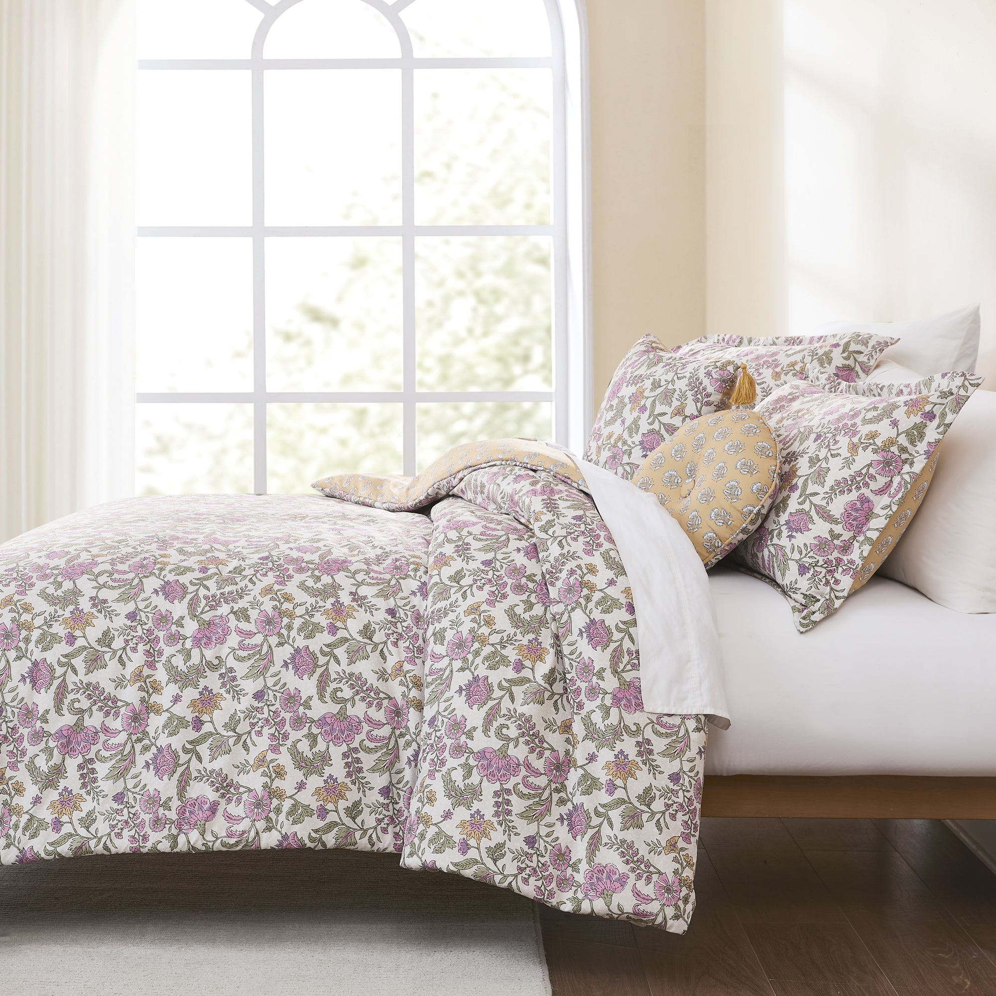 Lillian Block Print Reversible Comforter Set 5-Piece - Queen Size Bedding Set with Matching Pillowcases - Perfect for Master Bedroom, Guest Room & Dorm Decor