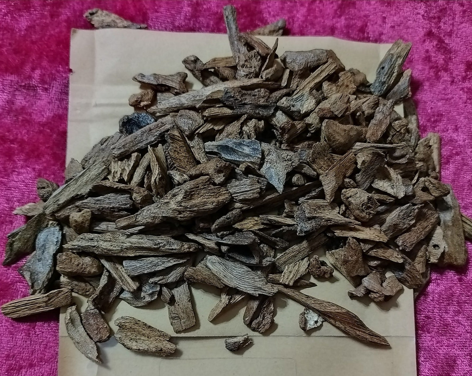 Premium Wild Assam Agarwood Chips (10g) - Natural Aloeswood Incense for Meditation, Aromatherapy & Relaxation | Hindi Oudh Chips for Home, Yoga & Spiritual Practices