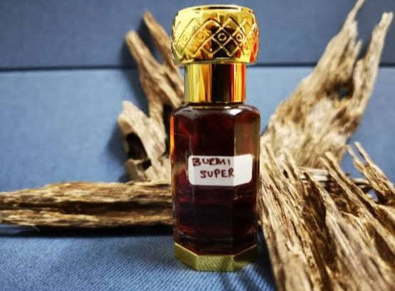 Premium Aged 50-Year-Old Burmese Super Royal King Oud Oil | A+ Grade Agarwood Essential Oil for Perfume, Meditation & Aromatherapy | Natural Fragrance Oil for Luxury Scent, Spiritual Healing & Relaxation