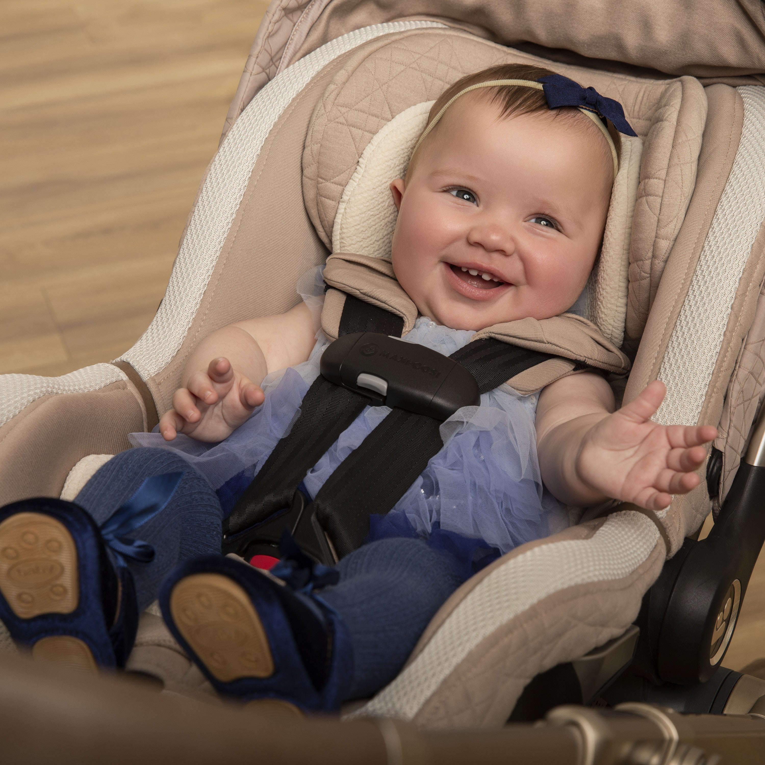 Maxi Cosi Kindred Peri 180° Rotating Baby Car Seat - Safe & Comfortable Infant Car Seat for Newborns to Toddlers - Perfect for Travel, Daily Commute & Family Outings