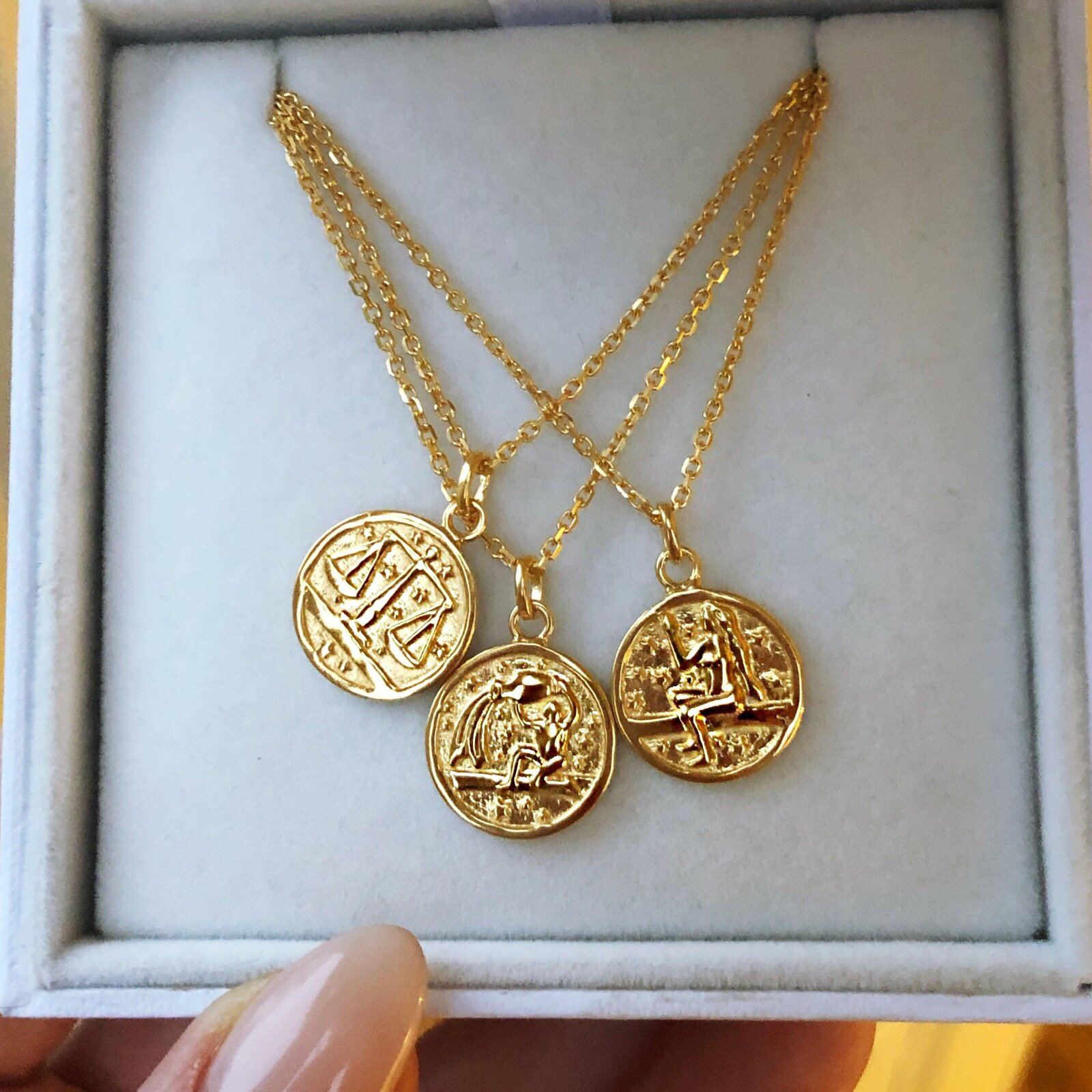 Personalized Zodiac Sign Engravable Coin Necklace - Custom Horoscope Pendant for Women & Men - Perfect for Birthdays, Anniversaries & Spiritual Gifts