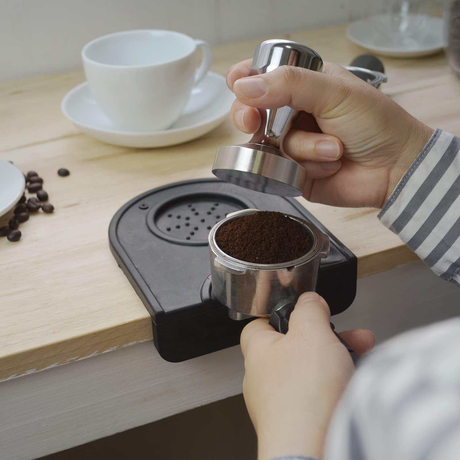 Premium Silicone Coffee Tamper Mat - Non-Slip Barista Tool with Needle for Espresso Grounds | Perfect for Home Kitchen & Professional Coffee Bars | Durable Anti-Tamper Coffee Powder Pad for Baristas & Coffee Enthusiasts