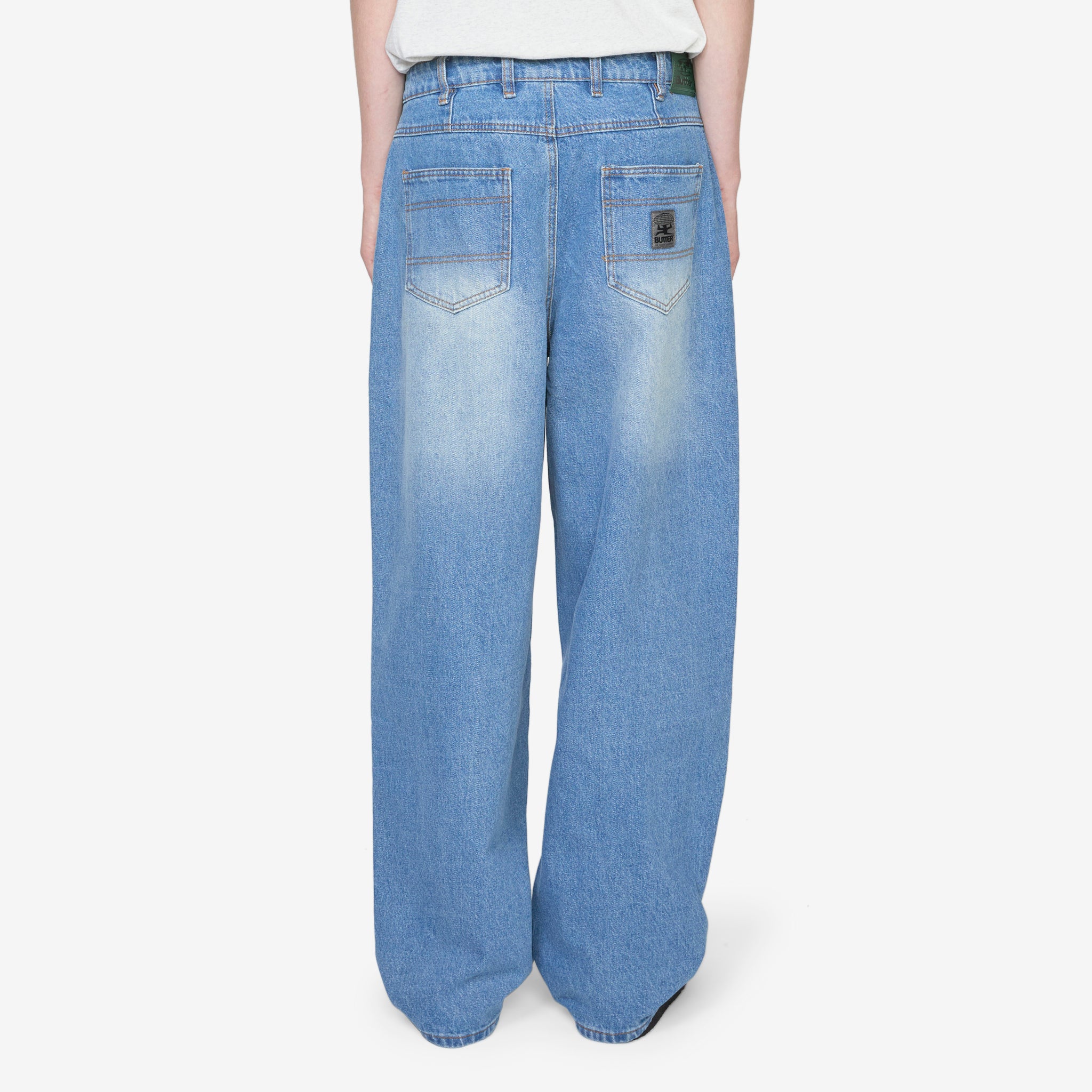 Stylish Wide Cut Denim Jeans in Classic Indigo Wash - Perfect for Casual Outfits and Everyday Wear