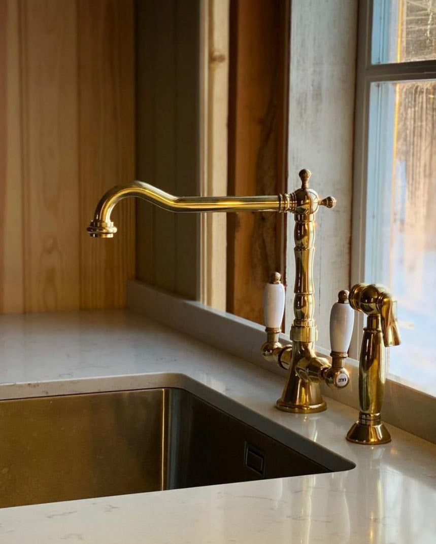 Chelsea Brass Kitchen Faucet with Separate Hand Shower - Perfect for Modern Home Renovation and Easy Dishwashing
