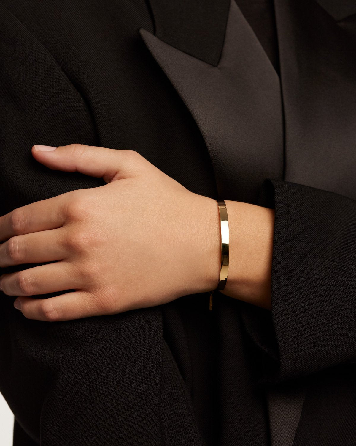 GRID Memora Gold Bracelet for Women - Elegant 14K Gold Plated Bangle Bracelet, Perfect for Everyday Wear, Gifts, and Special Occasions
