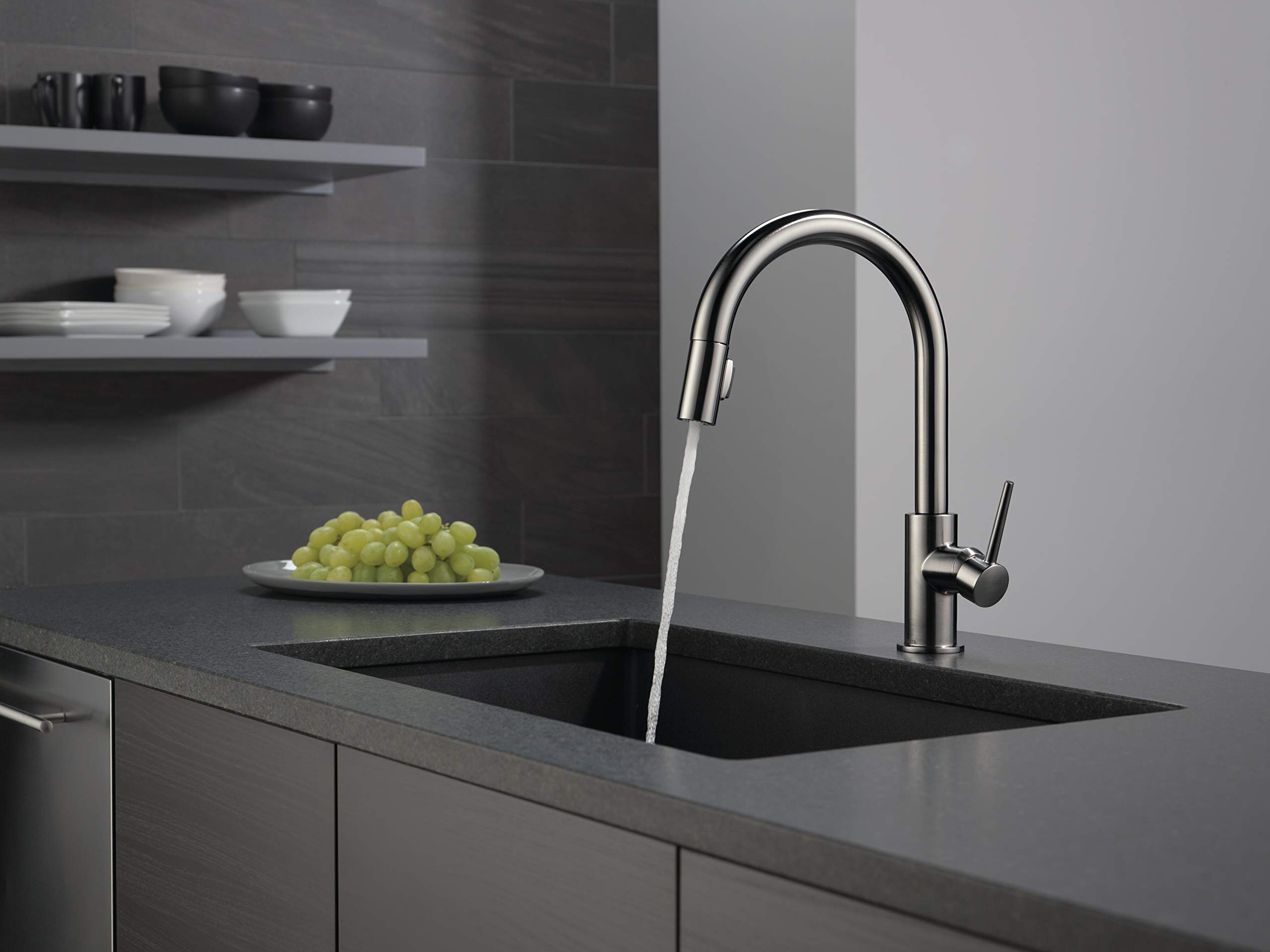 Delta Trinsic Black Stainless Pull-Down Kitchen Faucet with Soap Dispenser - Perfect for Modern Sinks