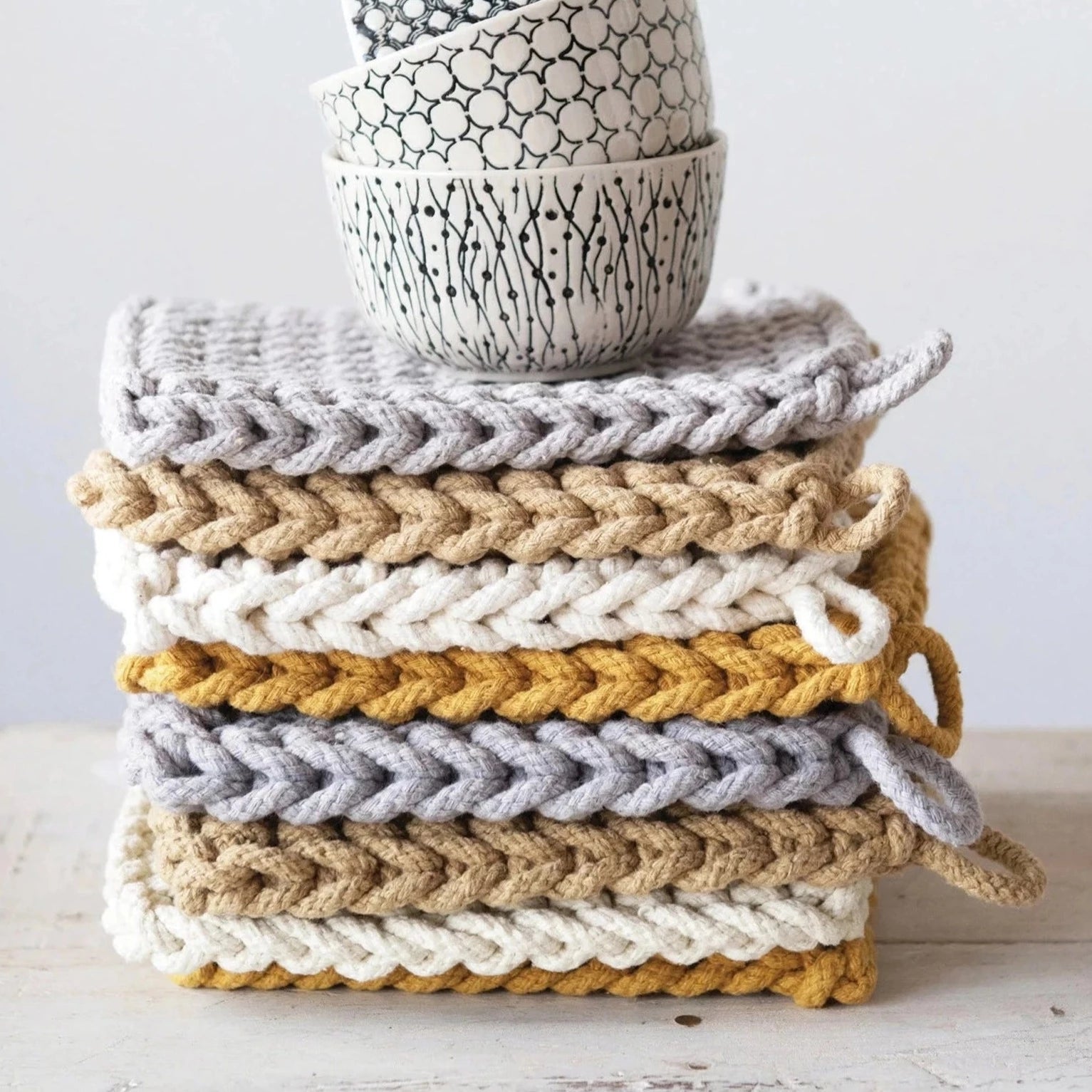 Farmhouse Style Crocheted Pot Holder - Heat Resistant Kitchen Oven Mitts for Cooking, Baking & Serving - Handmade Cotton Hot Pads for Countertop & Dining Table Decor