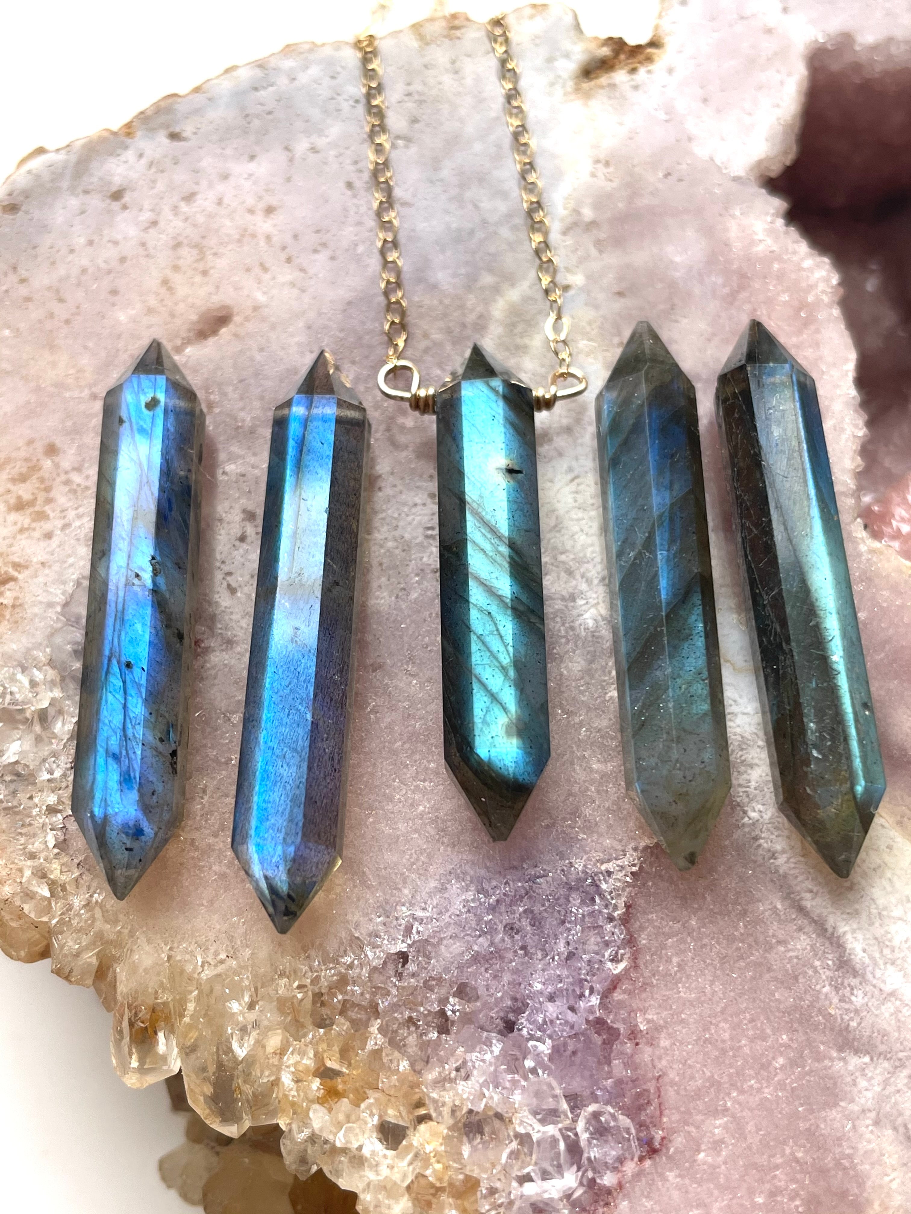 Labradorite Crystal Pendant Necklace – Healing Stone Jewelry for Women, Spiritual Protection & Energy Balance | Perfect for Meditation, Yoga & Everyday Wear