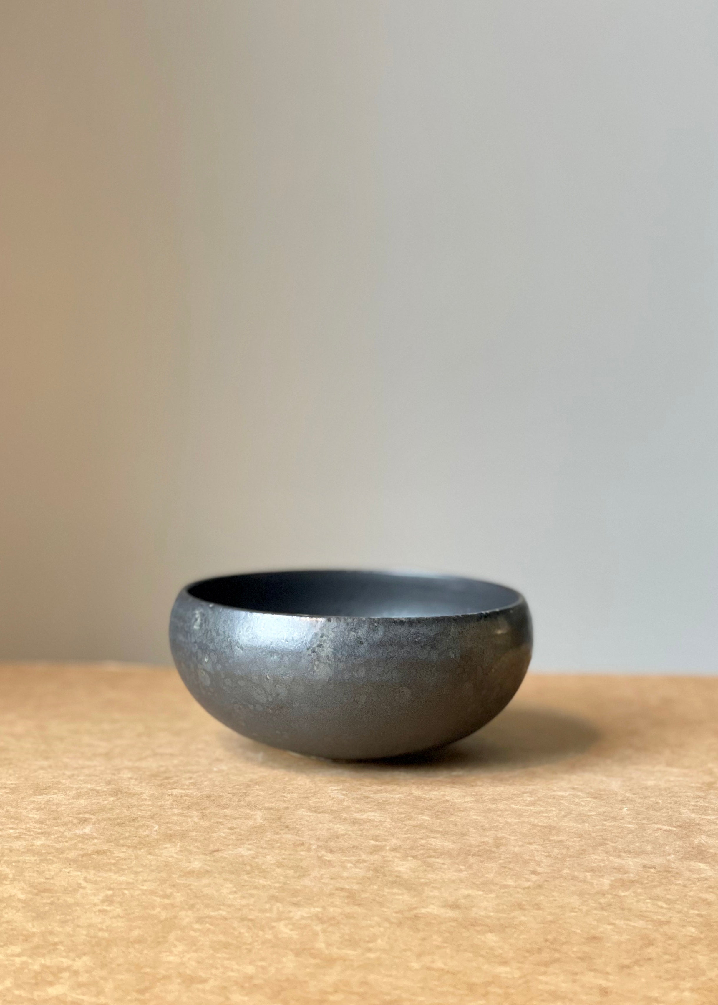 Aage Würtz Handmade Ceramic Manganese Glaze Bowl - Elegant Serving Bowl for Soup, Salad & Dessert - Perfect for Dining Table & Kitchen Decor