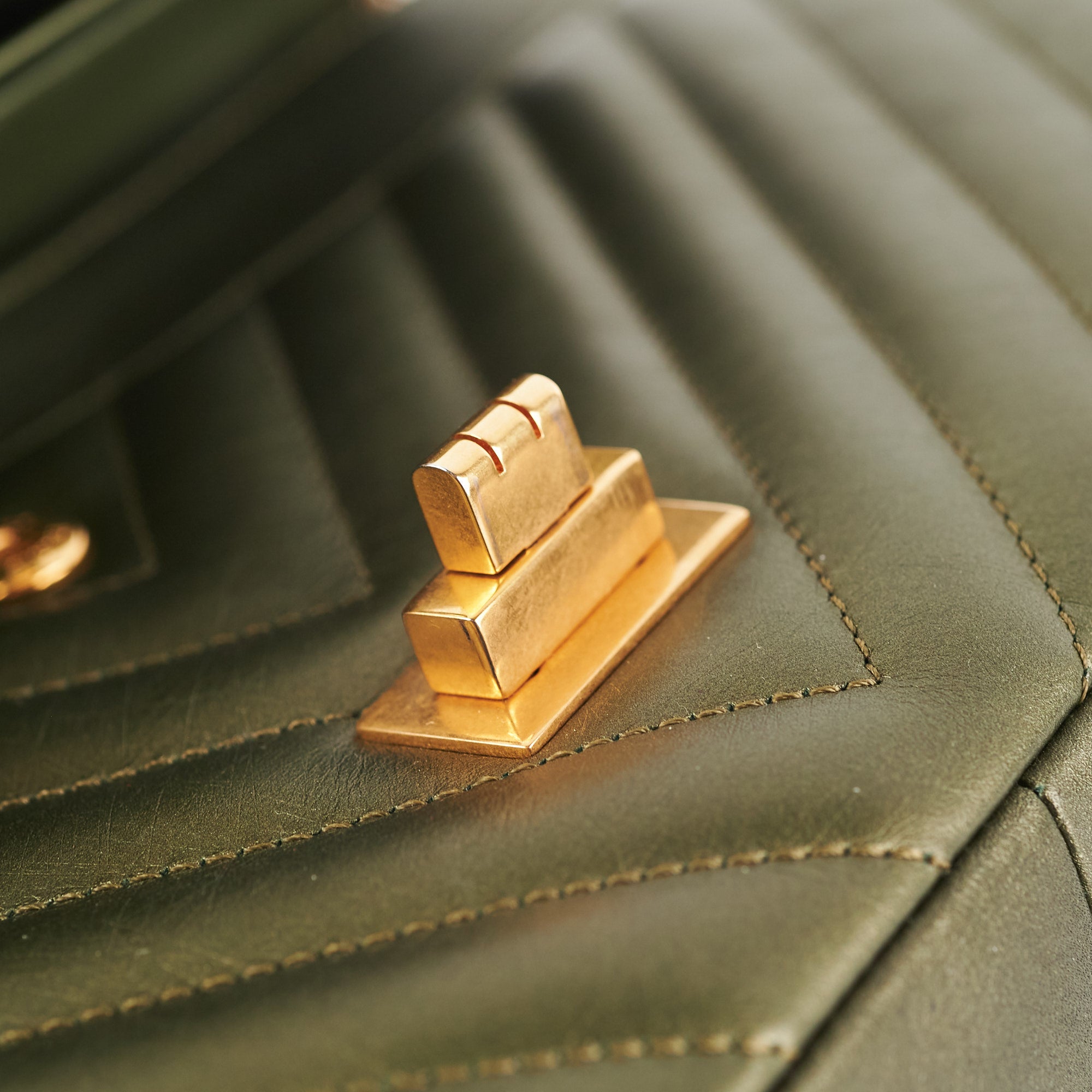 Chanel Chevron Reissue 226 Medium Handbag in Khaki Green Metallic Leather - Perfect for Work, Evening Events & Luxury Fashion Collection