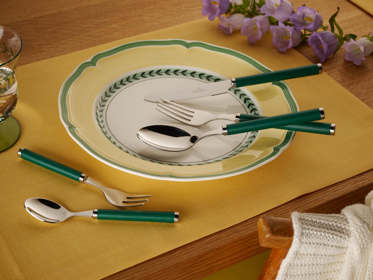 Eco-Friendly 24-Piece Green Garden Cutlery Set - Durable Reusable Plastic Utensils for Outdoor Picnics, Camping & Parties