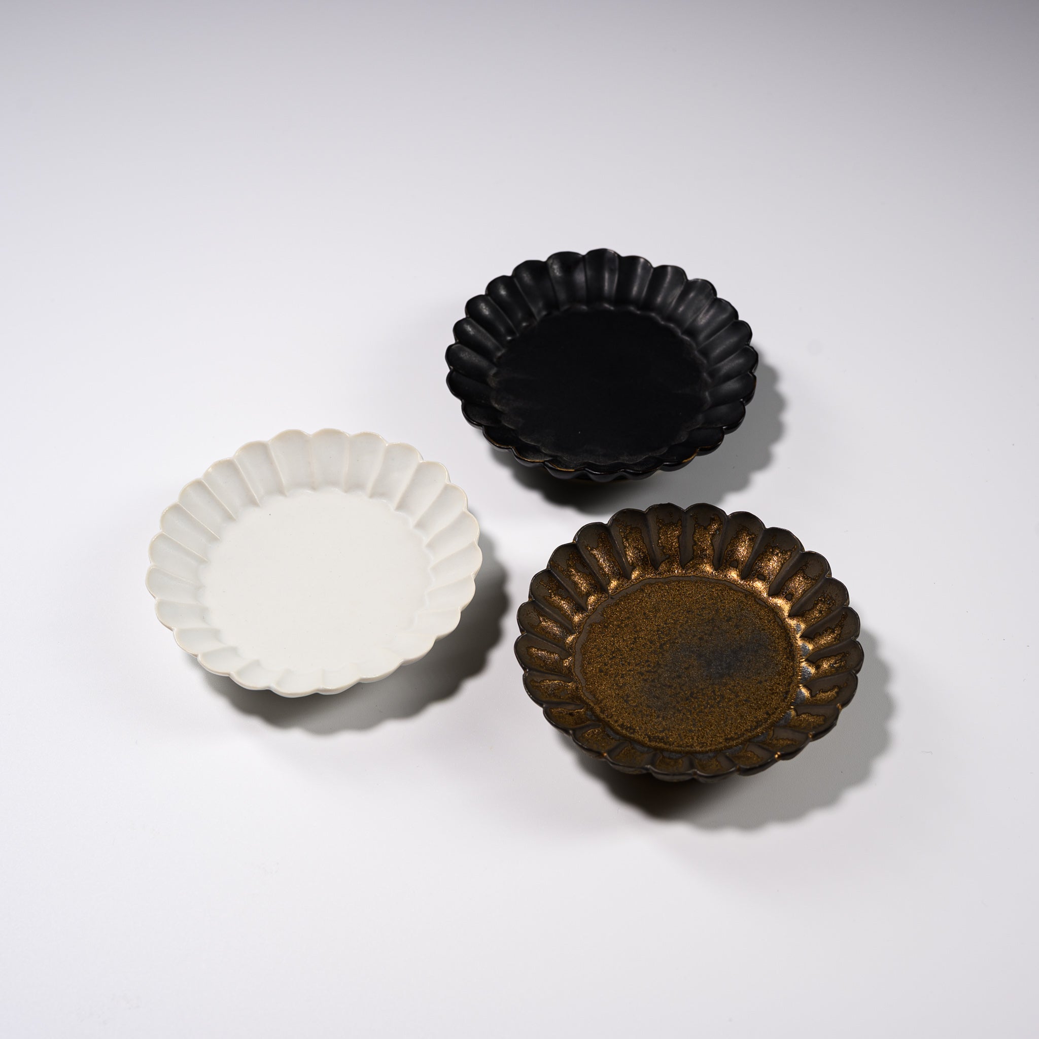 Handmade Usukiyaki Small Dish - Chrysanthemum Pattern Ceramic Appetizer Plate | Japanese Style Mini Serving Dish for Sushi, Soy Sauce, Wasabi & Condiments