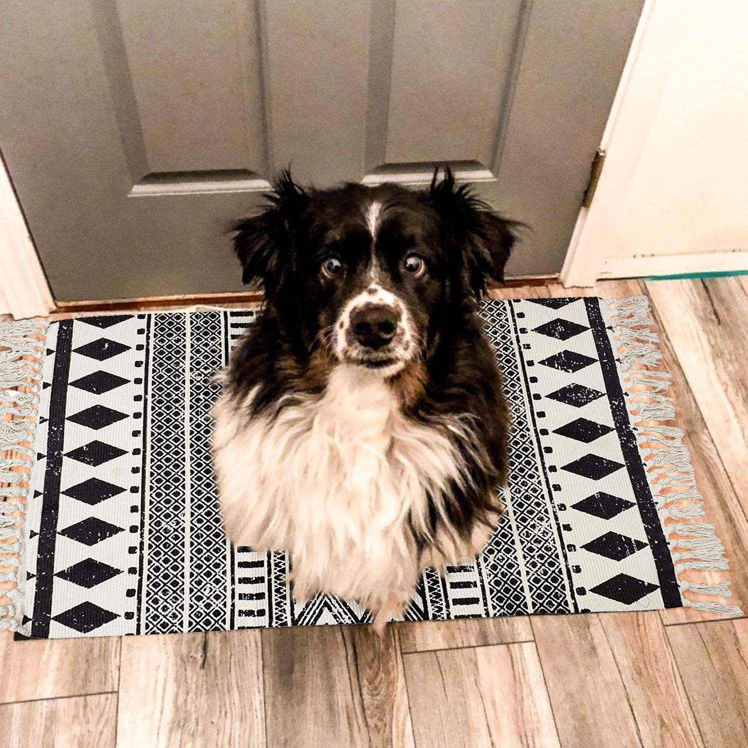 USTIDE Boho Cream & Black Cotton Rug - Washable Hand-Woven Fringe Farmhouse Style Bath Mat & Doormat - 2'x3' - Perfect for Bathrooms, Entryways & Bohemian Home Decor