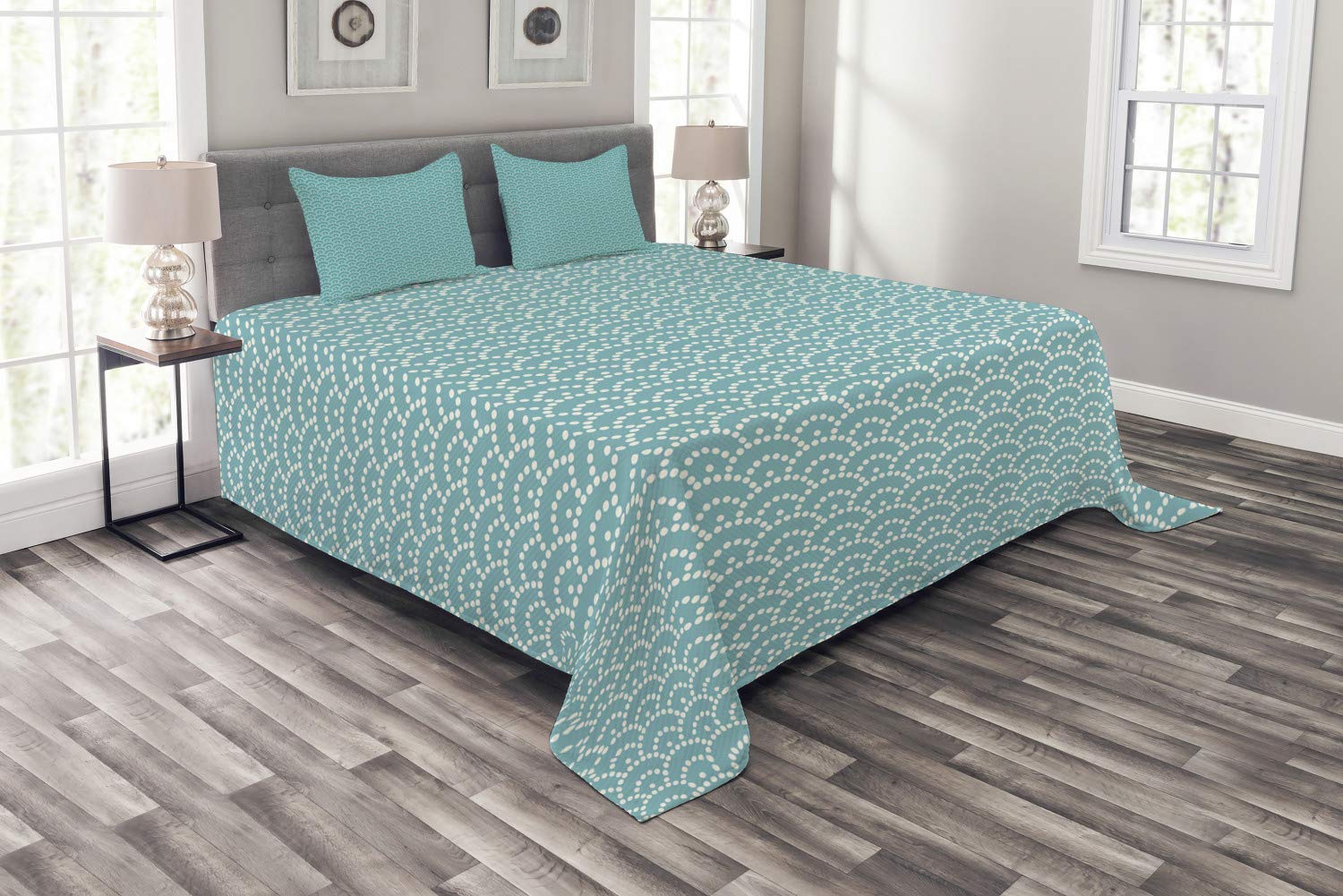 Ambesonne Queen Size 3-Piece Bedspread Set - Abstract Bubbles Japanese Vintage Design, Pale Blue & White Bedding Coverlet with 2 Pillow Shams | Boho Chic Bedroom Decor, Guest Room Makeover, Cozy Home Aesthetic