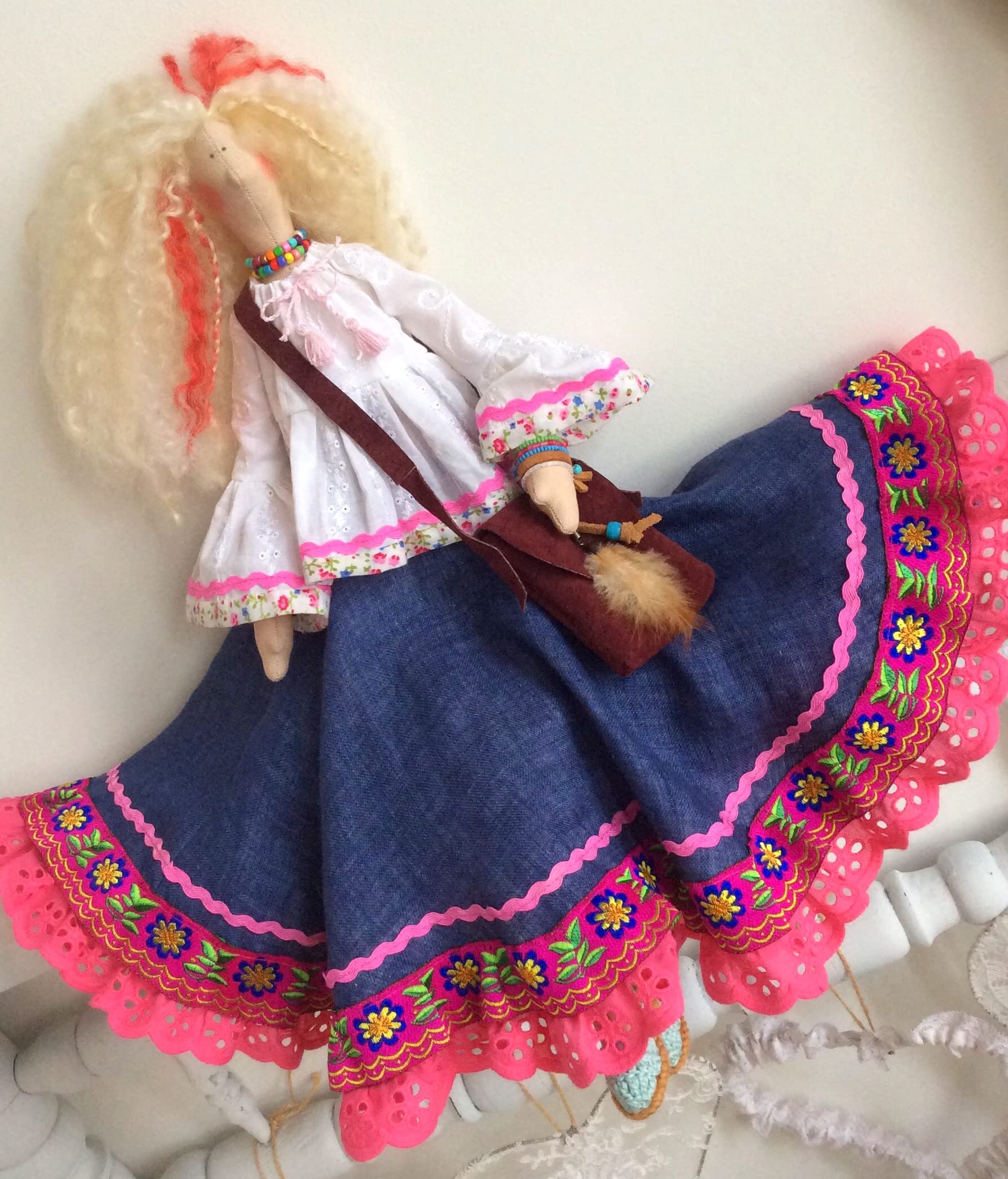 Tilda Romance Doll - Hippie Musician Doll with Guitar, Singing Star Doll with Free Heart - Perfect Gift for Music Lovers & Romantic Occasions - Great for Birthday, Valentine's Day & Home Decor