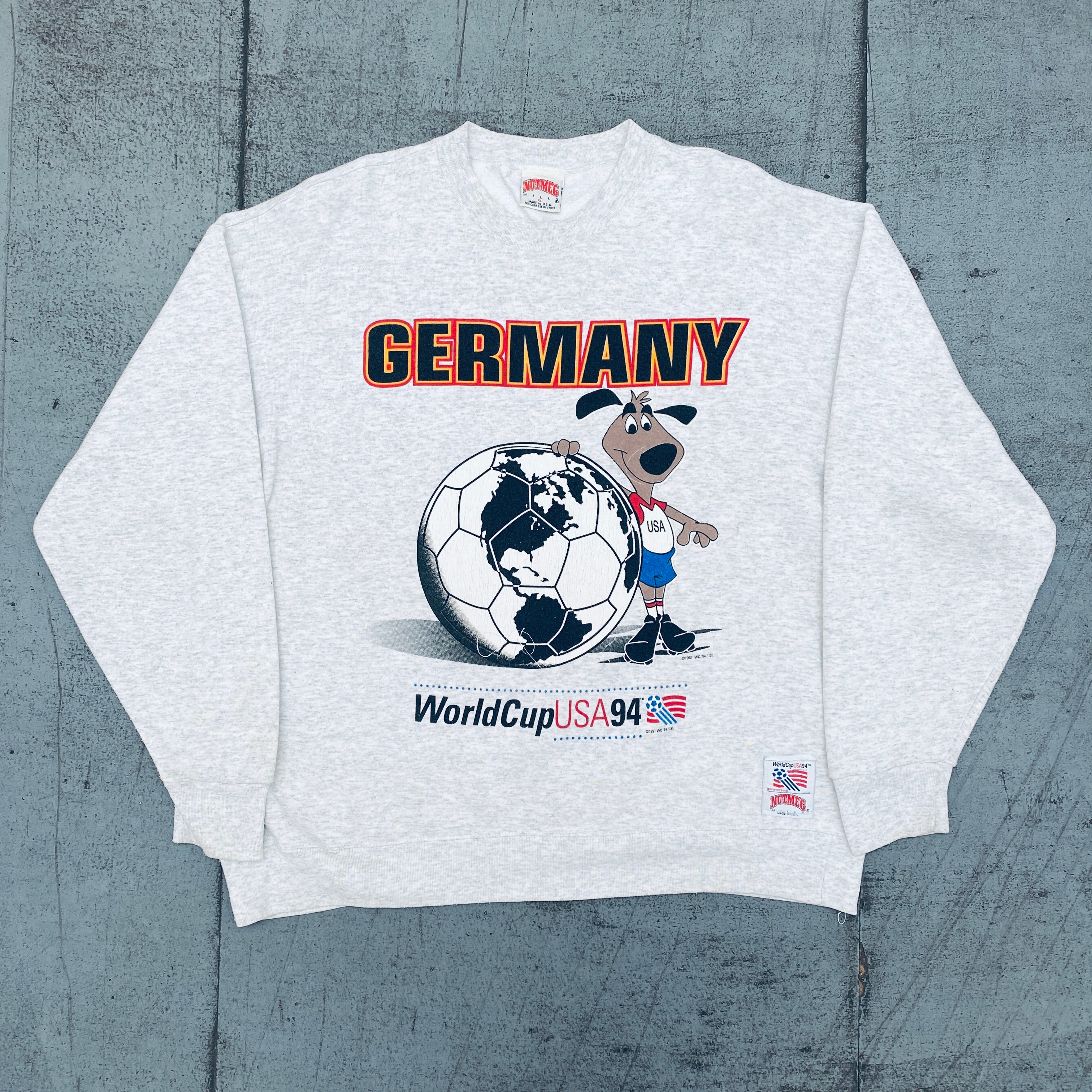 1991 Nutmeg Mills USA 94 World Cup Retro Graphic Sweatshirt - Vintage Soccer Fan Gift for Men & Women - XL Size - Perfect for Game Day & Casual Wear