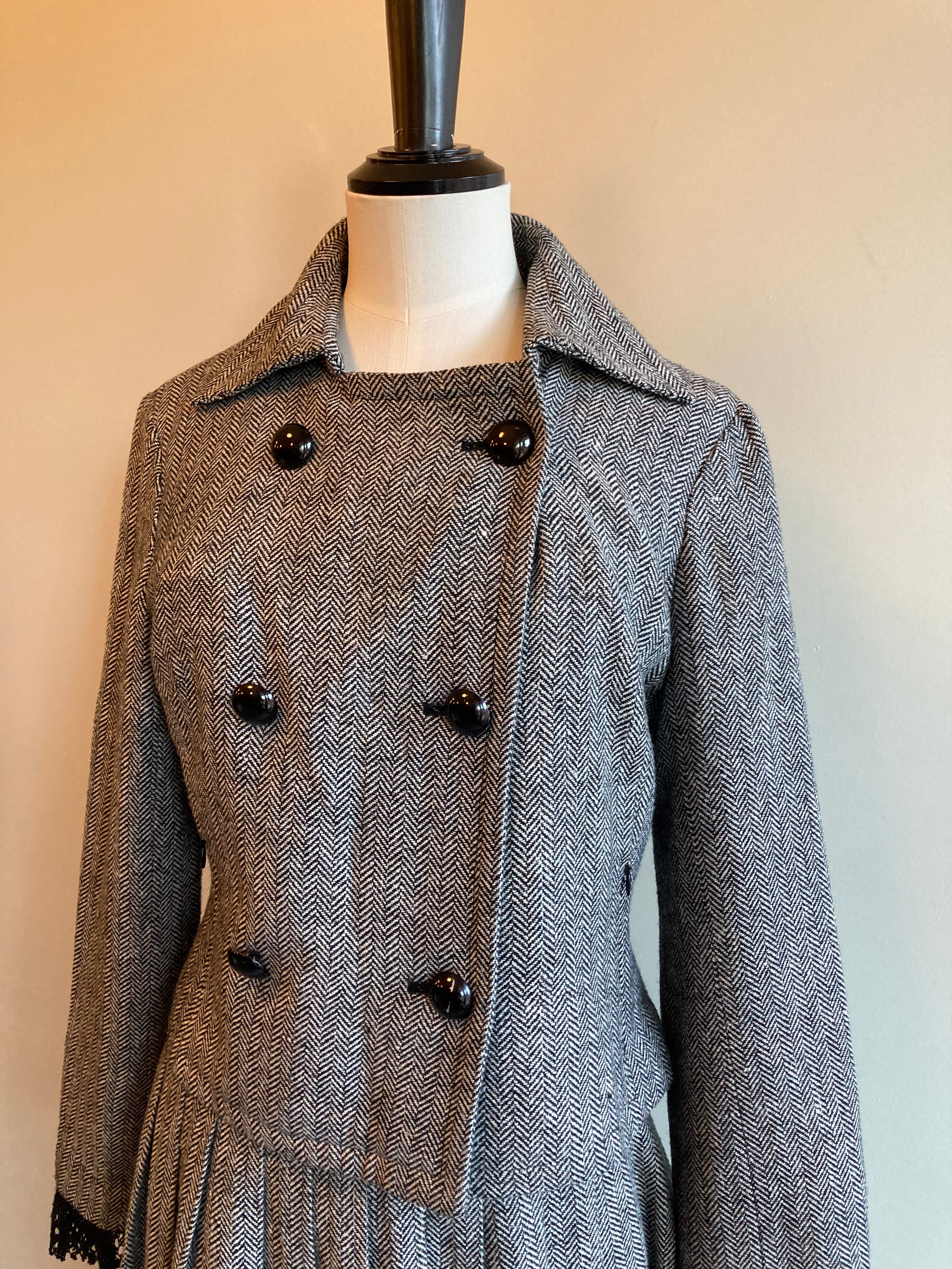 Stylish Houndstooth Skirt Suit for Women - Elegant Office Wear & Business Attire - Perfect for Work, Interviews, and Professional Events