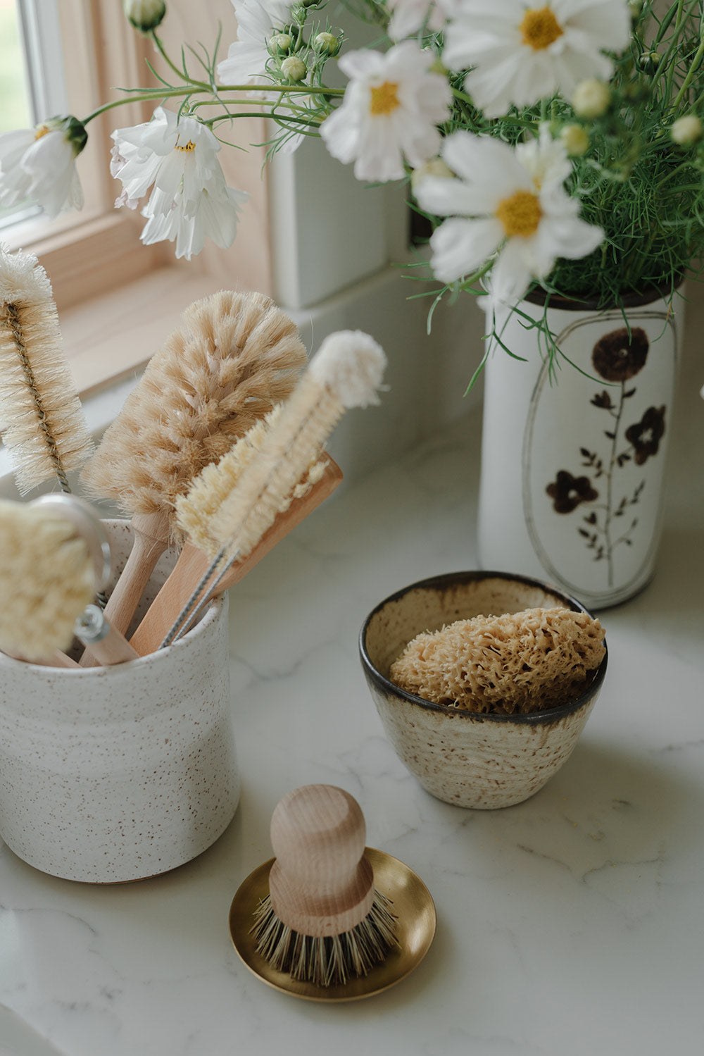 Essential Everyday Bristle Bottle Brush - Heavy Duty Cleaning Brush for Water Bottles, Baby Bottles & Glassware - Perfect for Home, Kitchen & Travel Use