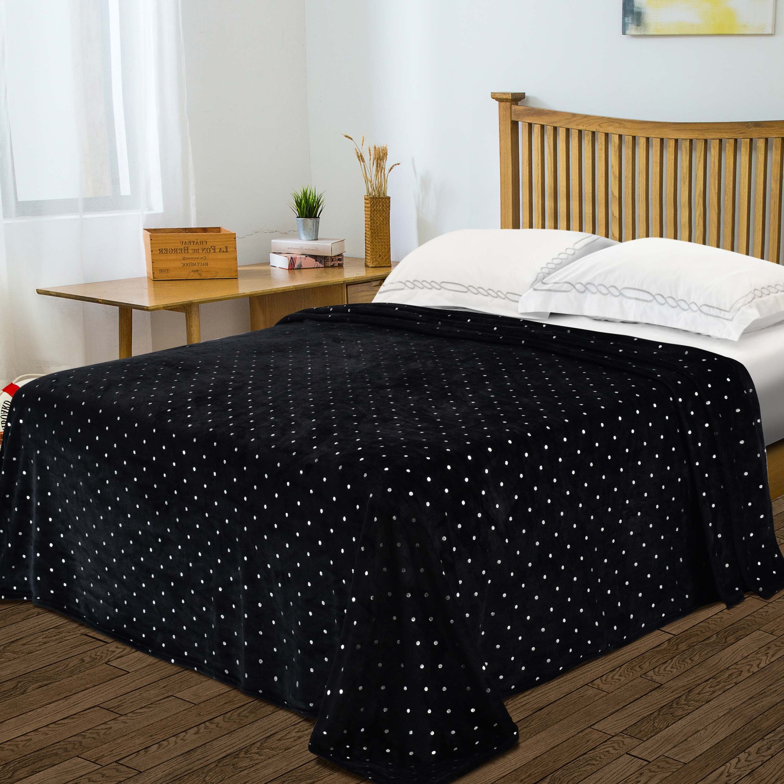 Soft Fluffy Fleece Plush Blanket - Medium Weight Cozy Throw for Couch, Bed & Home Decor - Perfect for Winter, Gifts & Relaxation