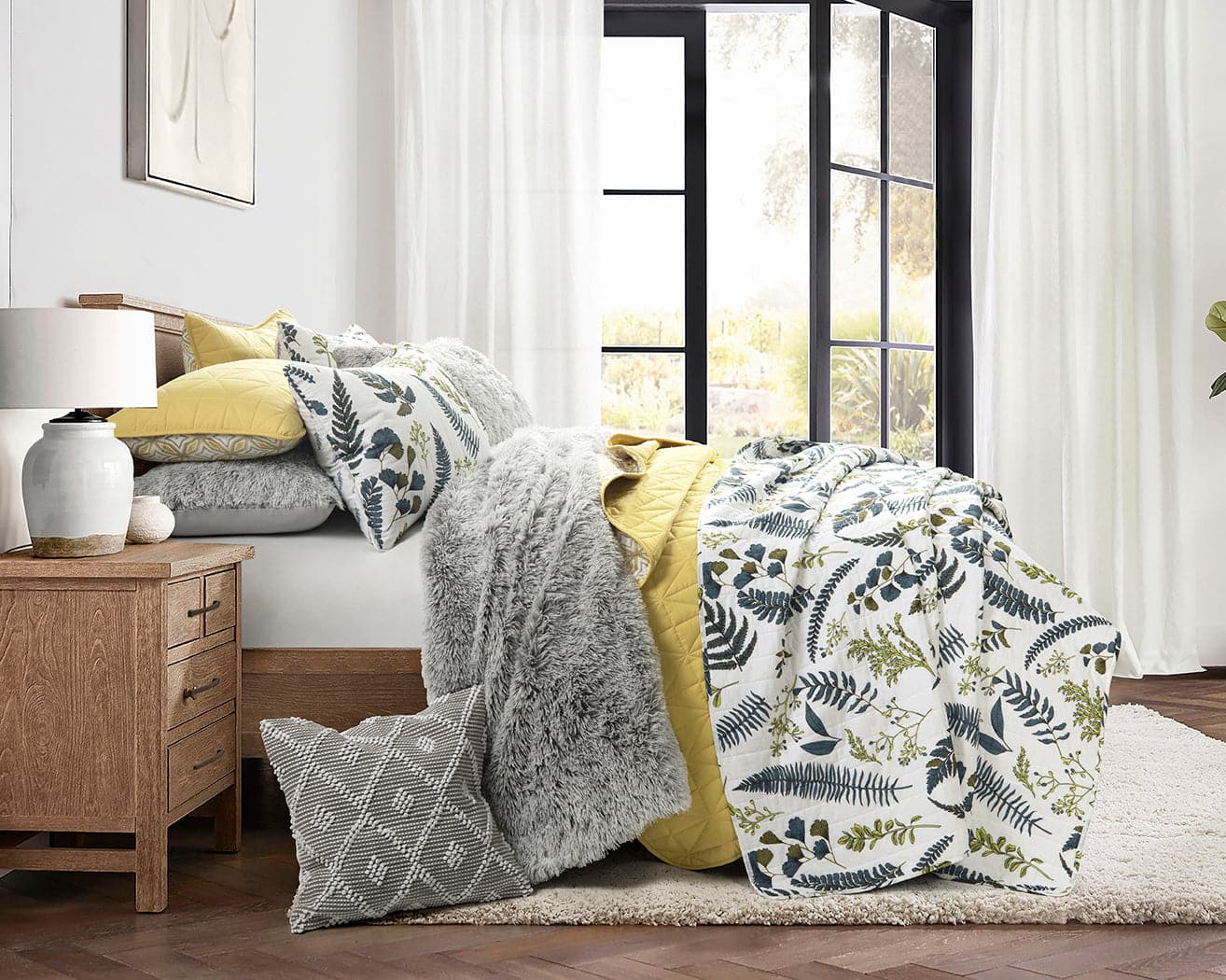 Emma Cozy Ultra Soft Two Tone Faux Fur Comforter Set - King Size Bedding with Pillow Shams - Luxury Winter Warm Comforter for Bedroom Decor & Cozy Nights