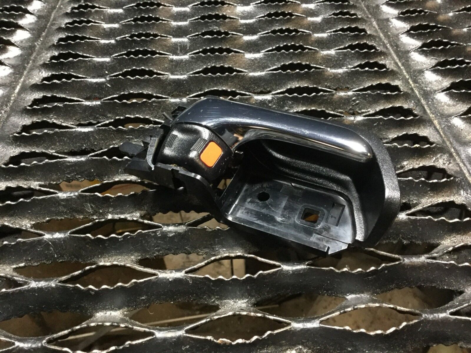2004-2009 Toyota Prius Right Passenger Side Interior Door Handle Replacement 69273-47010 - OEM Quality for Smooth Door Operation & Car Interior Upgrade