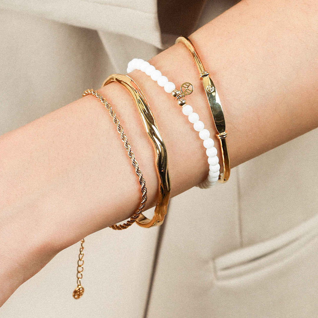 White Agate Luminous Bracelet - Stone of Resilience & Strength - Perfect for Meditation, Yoga, and Spiritual Healing