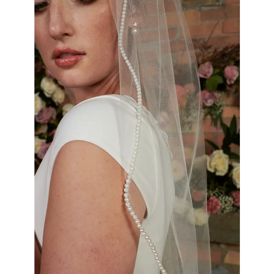 Elegant Lace Wedding Veil V2104SF - Perfect for Bridal Gowns, Church Ceremonies & Romantic Photo Shoots