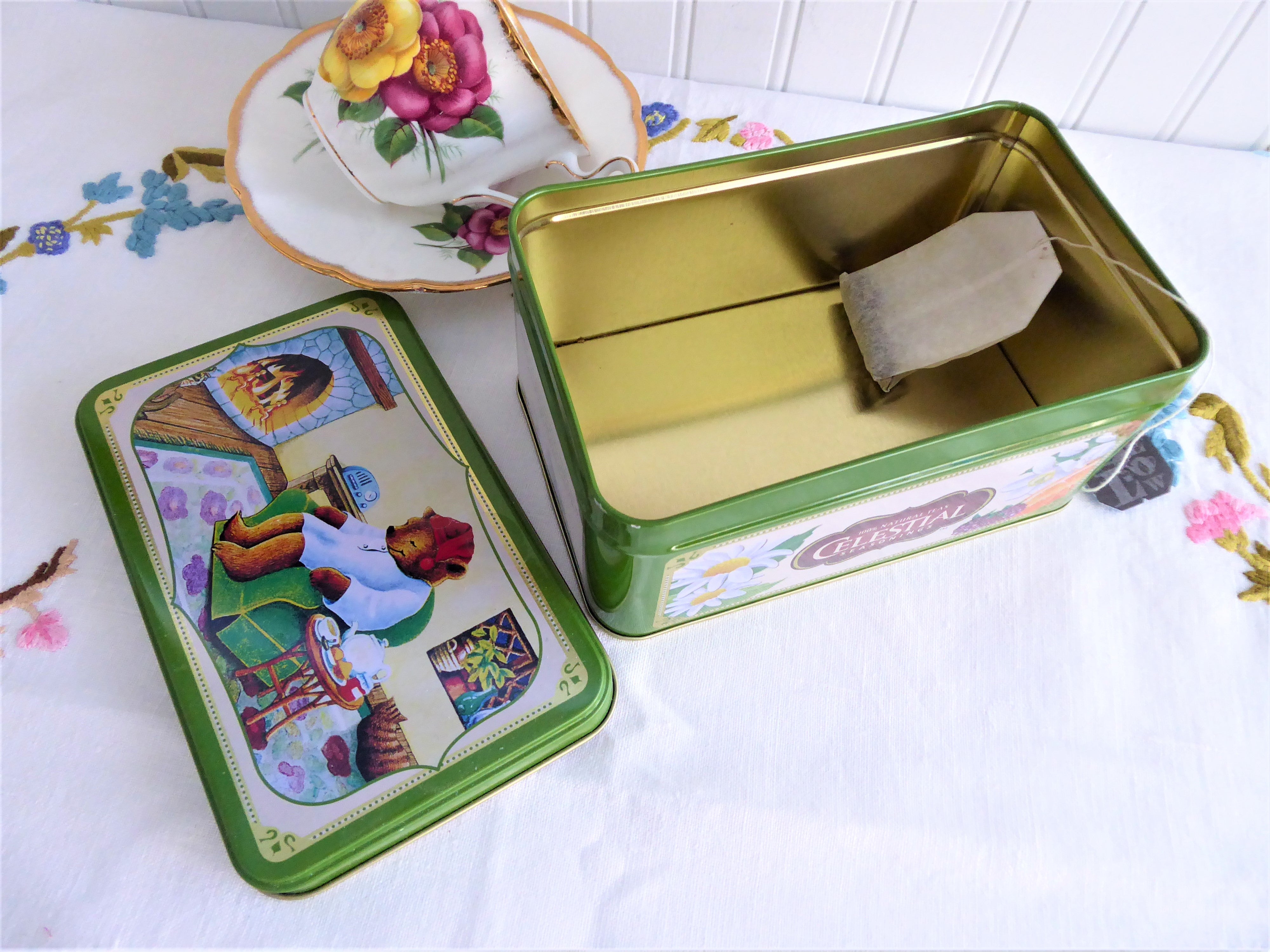 Celestial Seasonings Sleepytime Large Tea Tin with Mint - Herbal Green Tea for Relaxation & Better Sleep - Perfect for Nighttime, Stress Relief & Bedtime Rituals