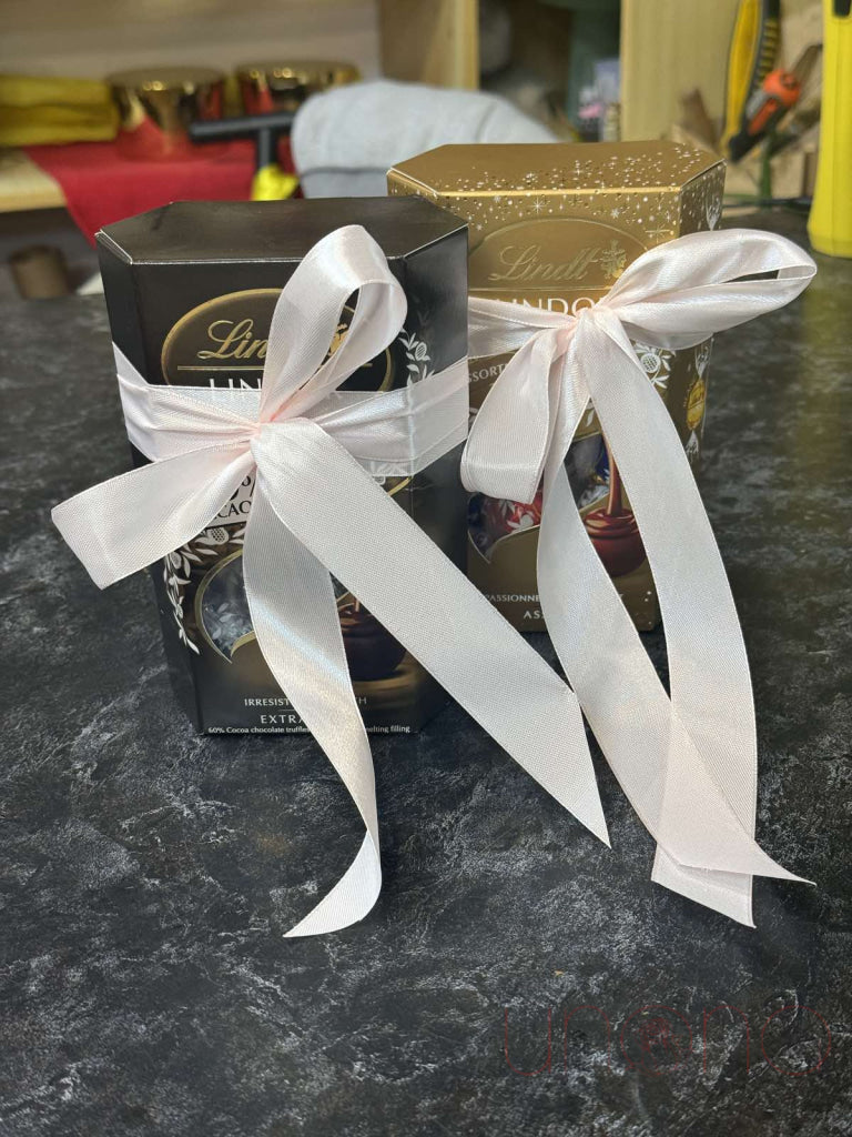Lindt Lindor Assorted Chocolate Truffles - Premium Swiss Chocolate Gift Box for Holidays, Birthdays & Parties - Perfect for Gifting, Dessert & Sweet Treats